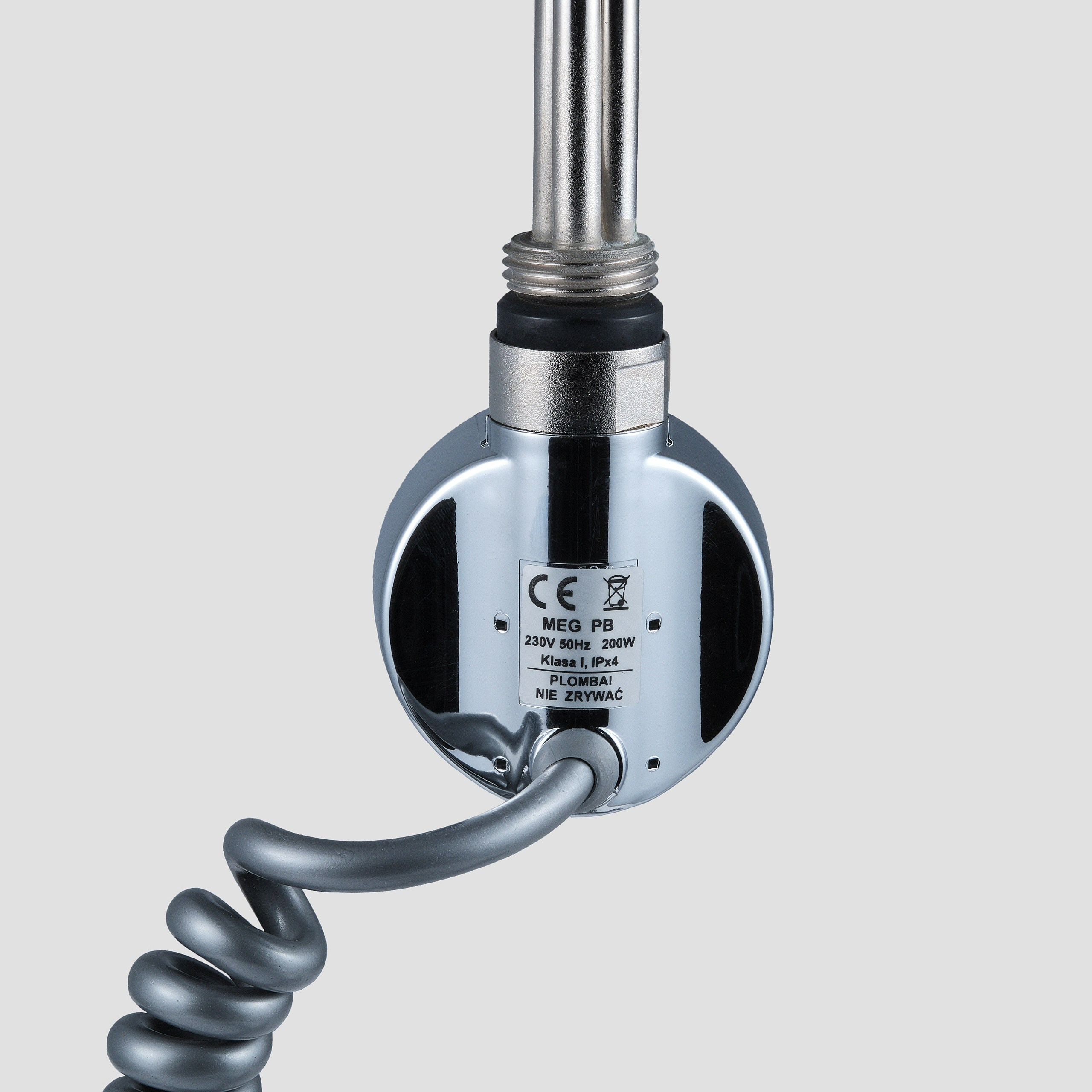 Предметные фотографии регуляторов и нагревателей для отопительных приборов