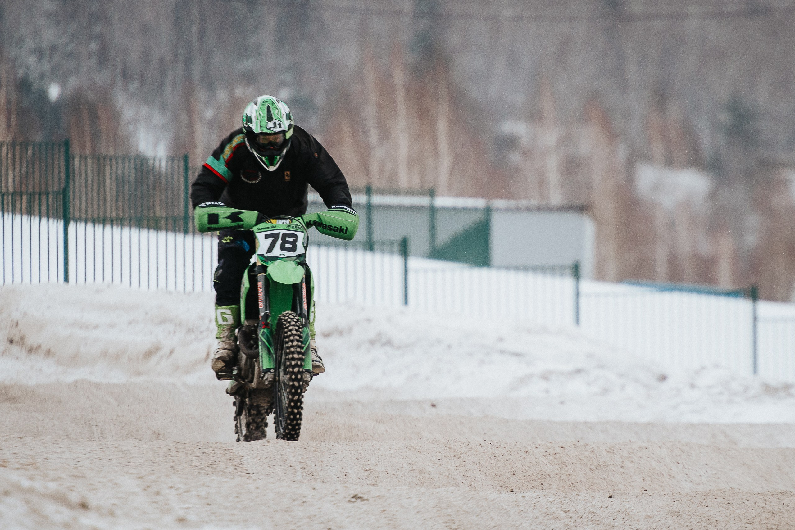 29.12.2024 — Праздничная тренировка на мотоциклетной трассе Люскус. Репортажный фотограф в Кемерово