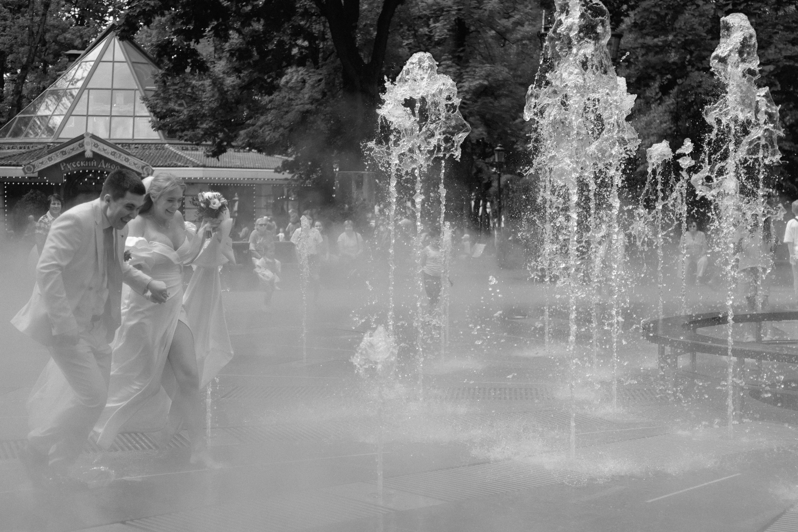 Побежали через фонтан?. Фотограф Москва, Смоленск