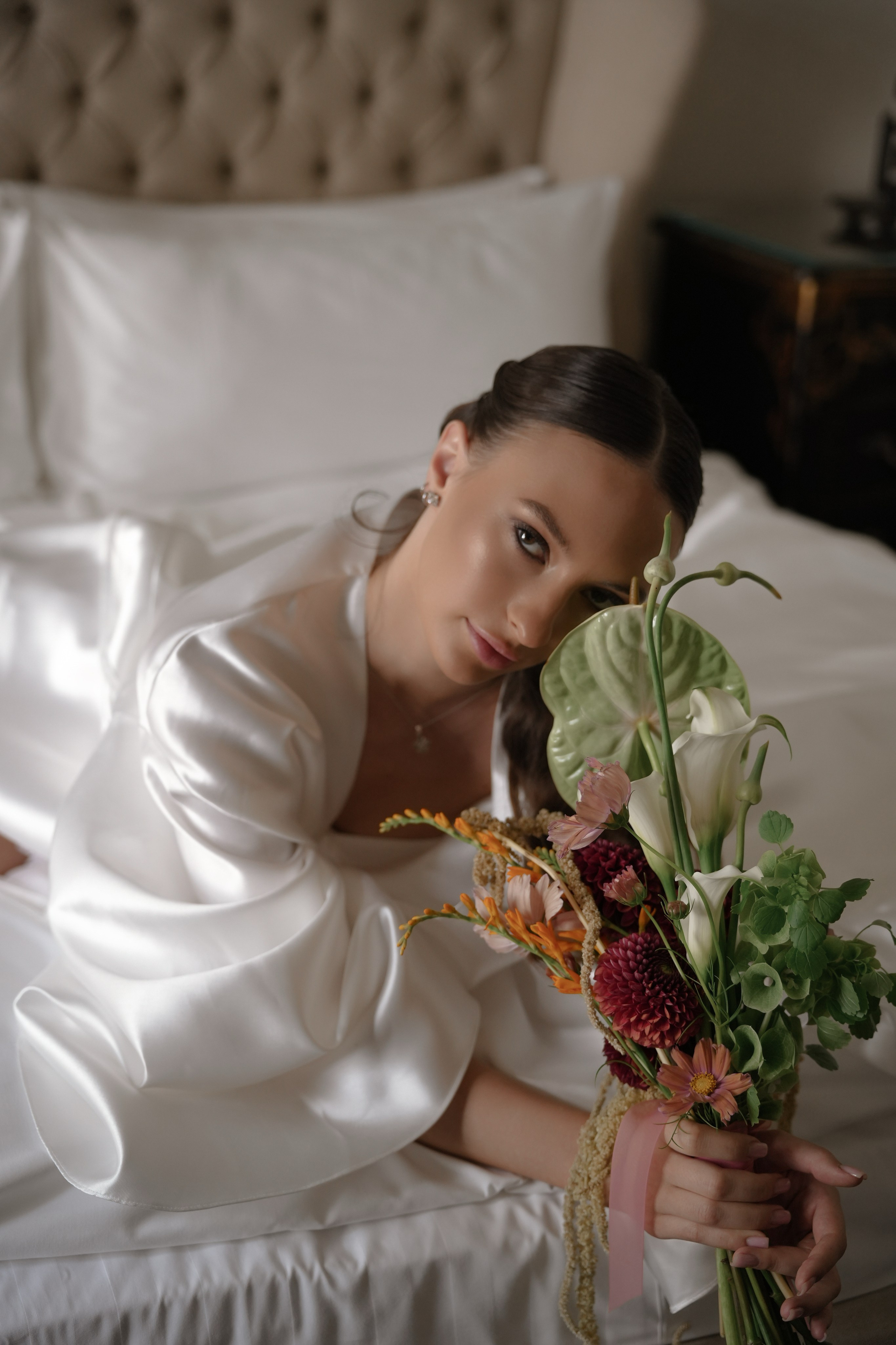 Свадебная фотосессия утра невесты и жениха в отеле Амбассадори