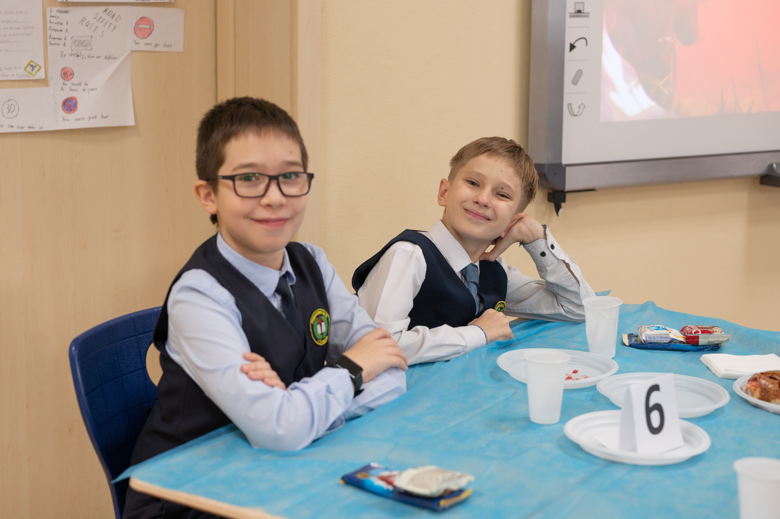 Репортаж мероприятия в классе 5Ж 16 гимназия 2024 г. Фотограф новорожденных, семейный детский в Тюмени Татьяна Морозова