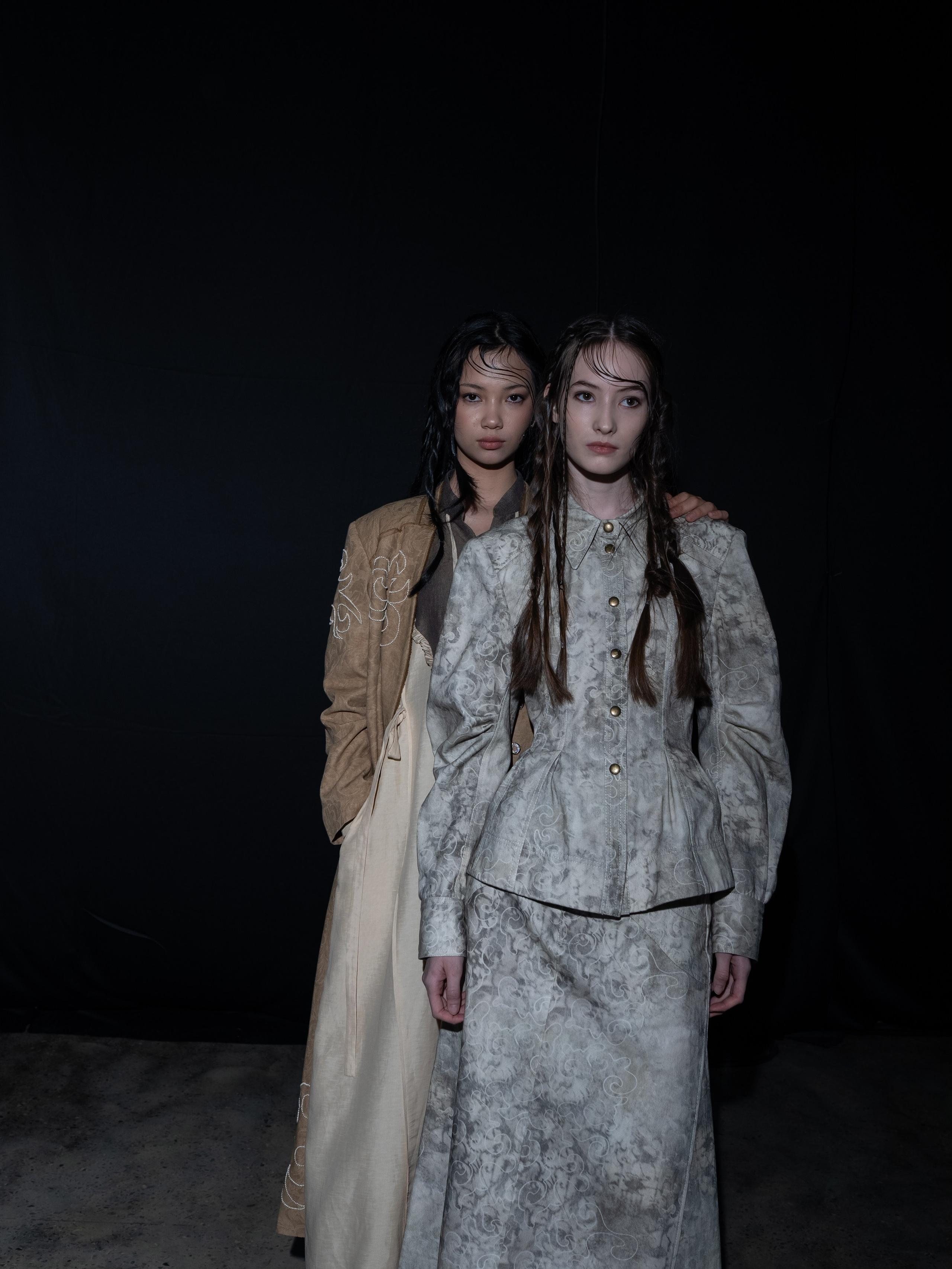 Visa Fashion Week Pre-Fall 2026 April BackStage Day 1. Сайт Алматинского НЮ АРТ, будуар и фэшн фотографа Дениса Карпенко