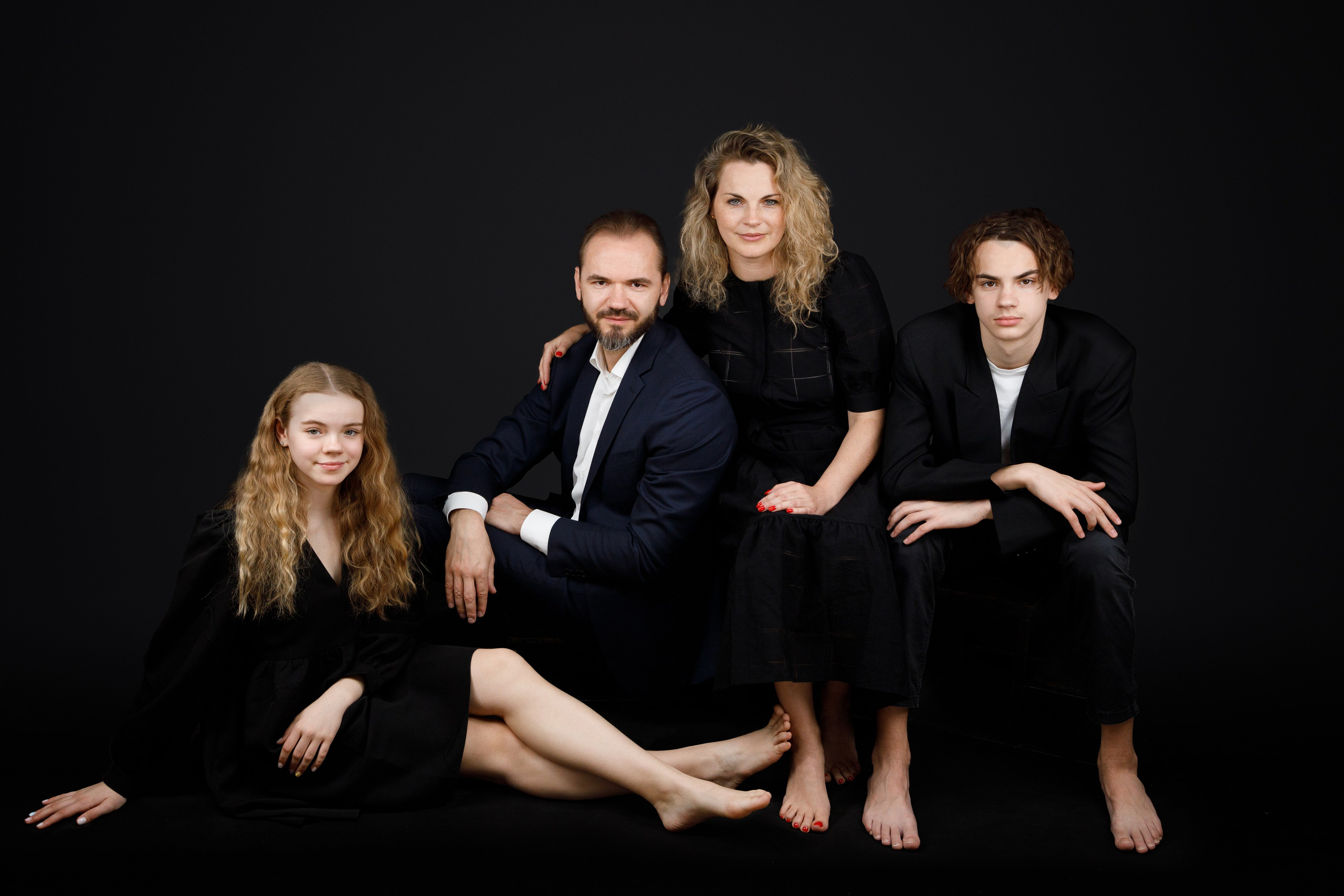 A portrait session for a family. Headshot & portrait photographer Alexei Shendrick