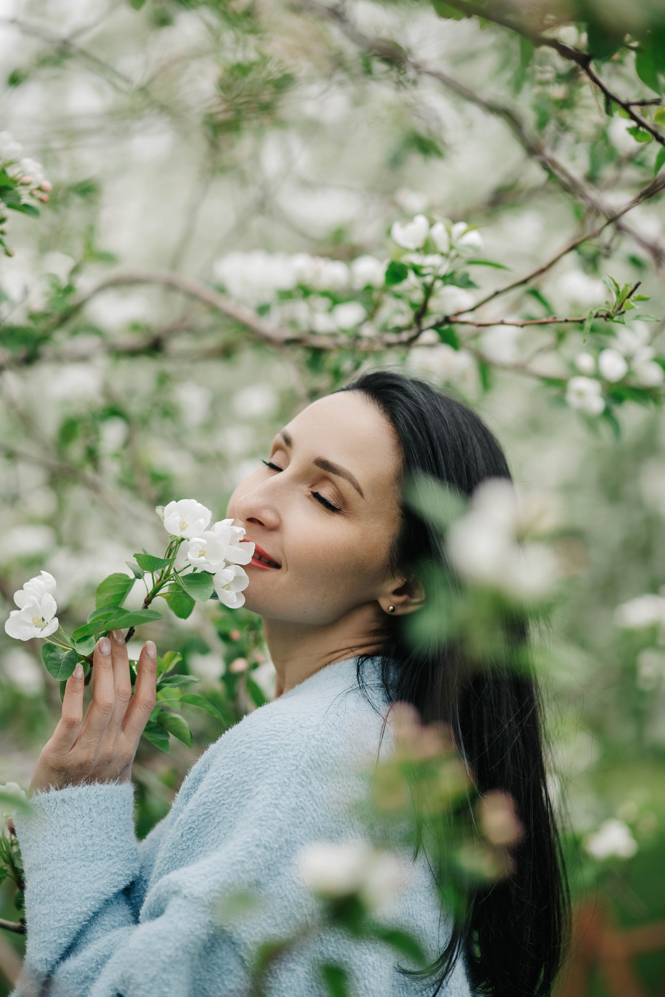 Фотосессия в цветущей яблони. Иванова Ирина Свадебный и семейный фотограф г. Уфа