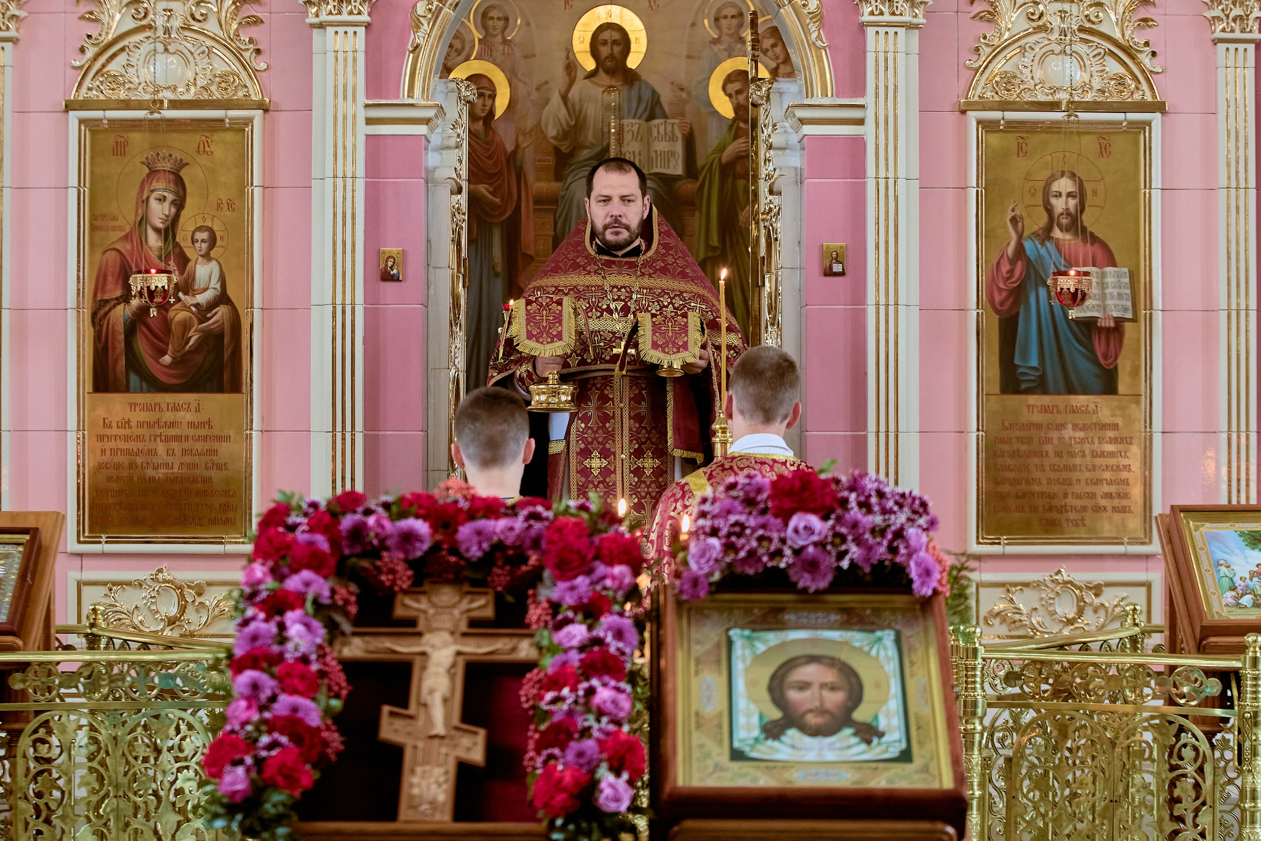 Фотографии с праздника Изнесение Честны́х Древ Животворящего Креста Господня