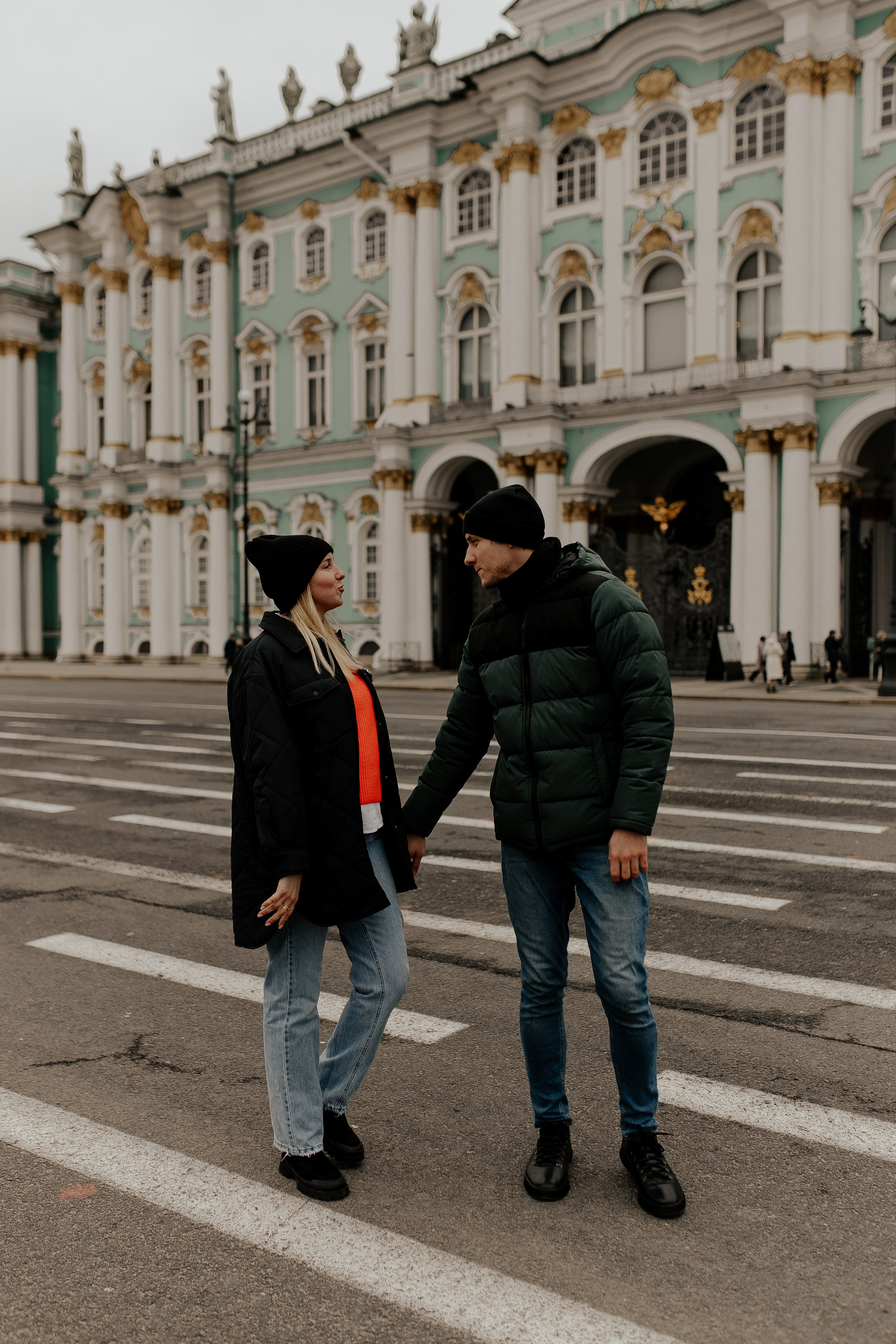 Поцелуй у Эрмитажа. Фотограф в Санкт-Петербурге Лиза Семченкова