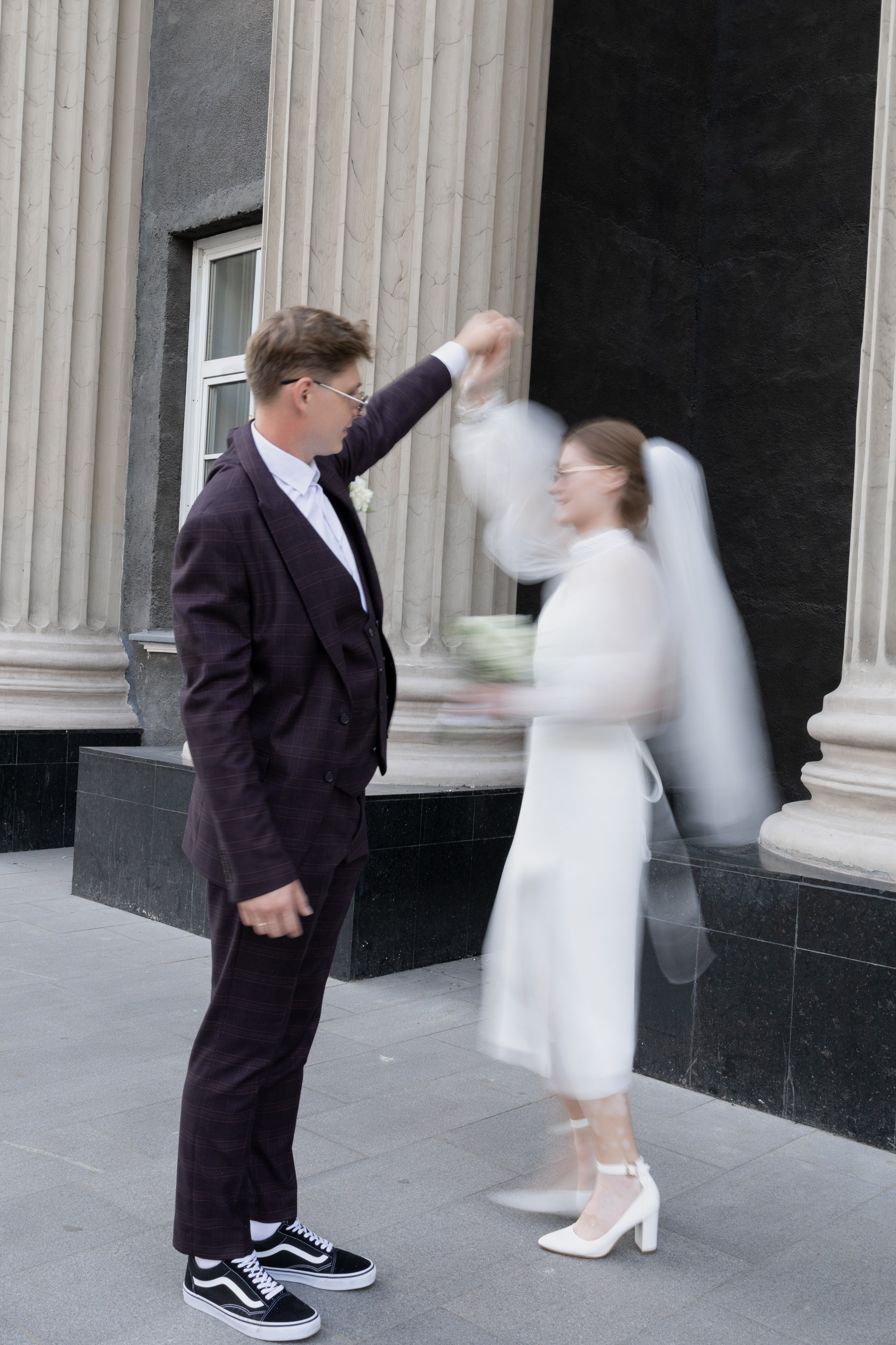 Владислав и Юлия Вечерняя прогулка по городу. Свадебный Фотограф в Иркутске Екатерина Елисеева