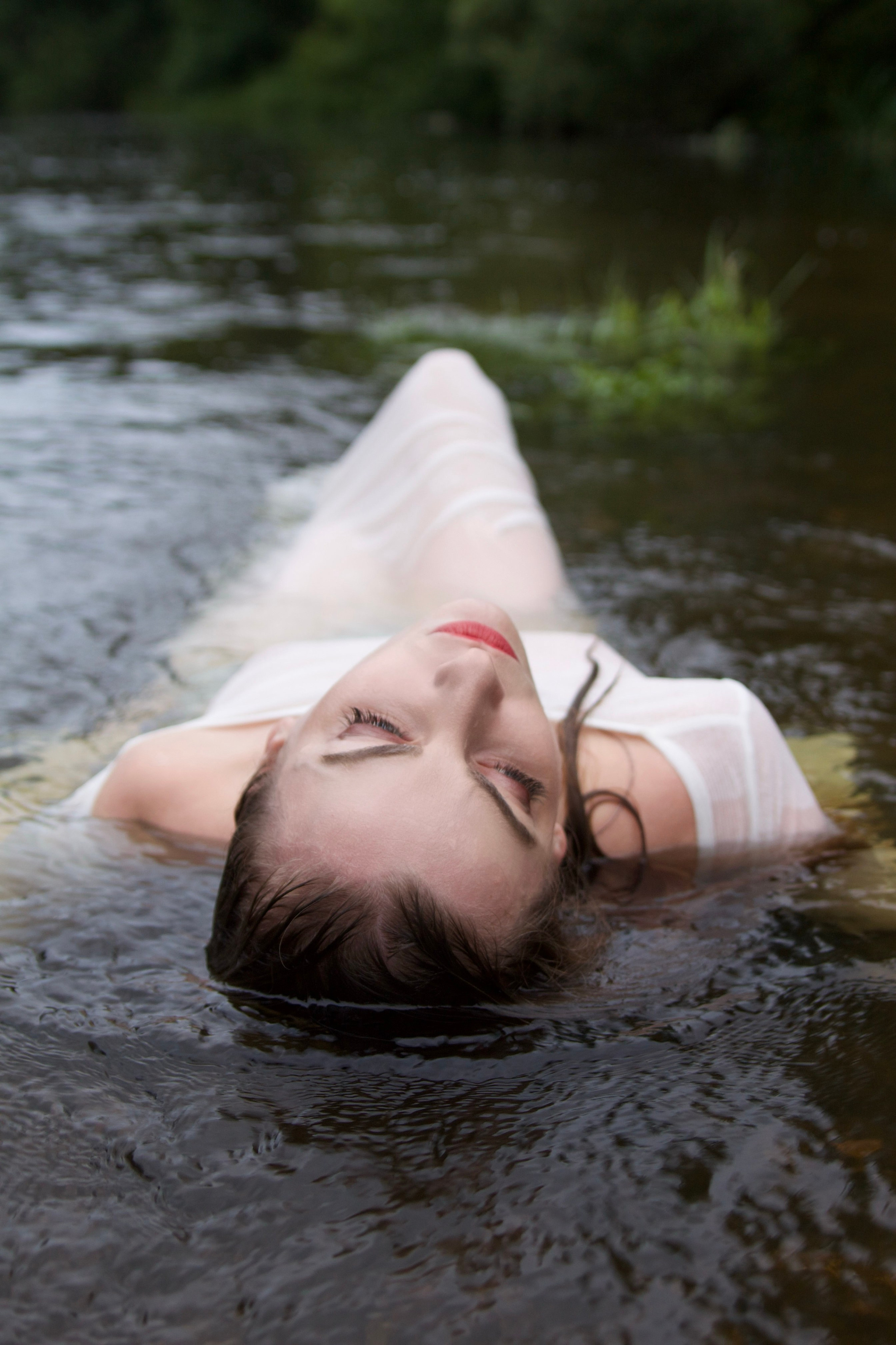 Настенька и река. Фотограф Ирина Воробьева