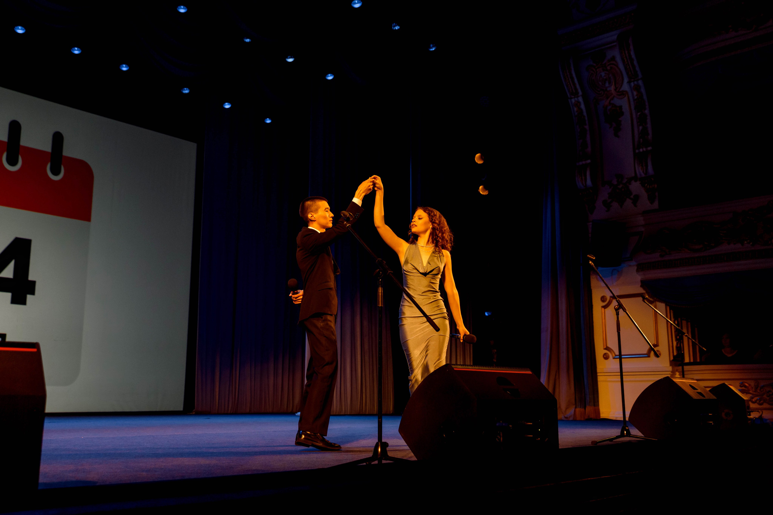 Гимназия 25 — последний звонок (Драм Театр). Свадебный фотограф Иркутск, репортажный фотограф Иркутск