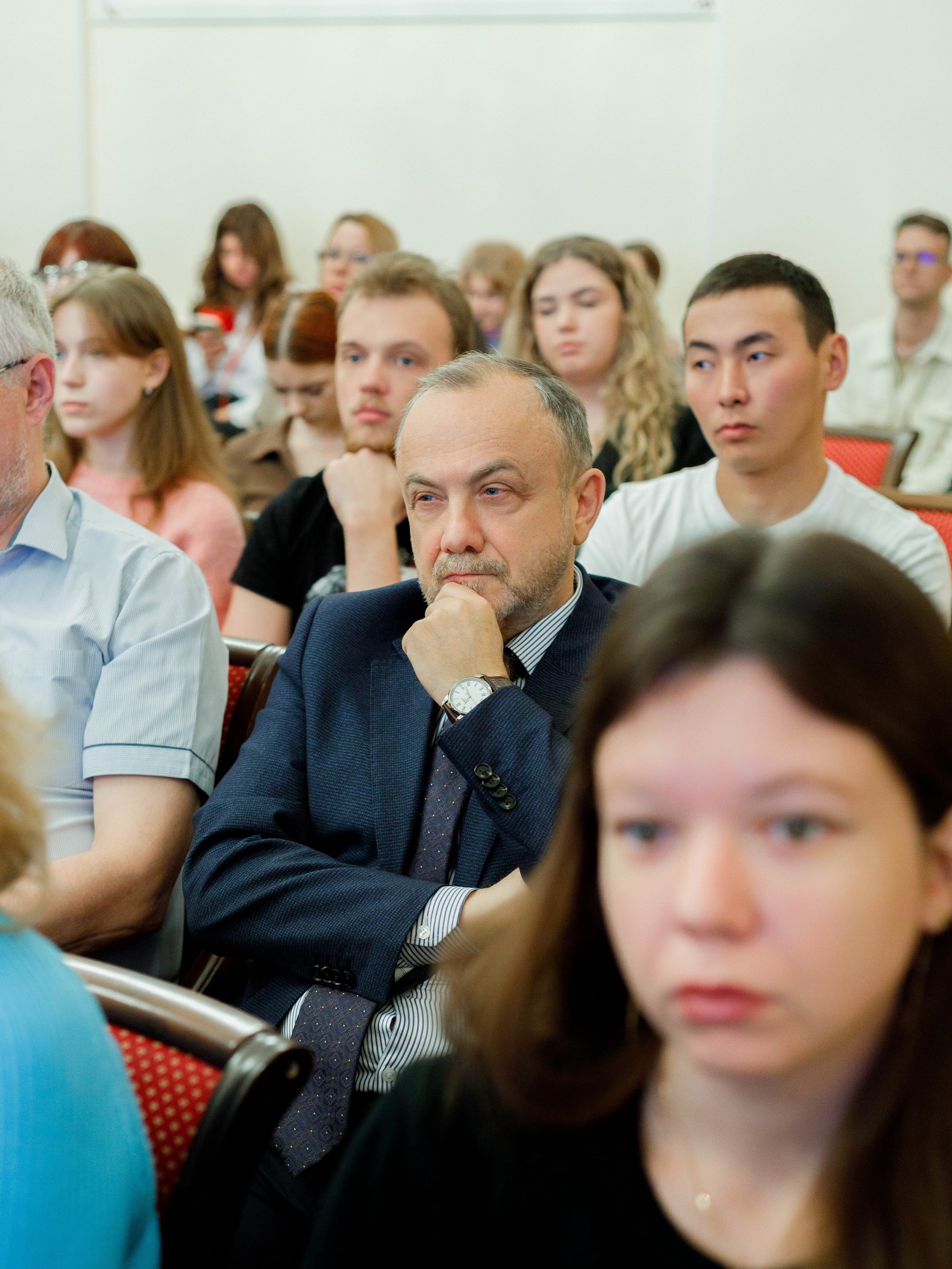 Сессия с профессорами. Дом Учёных 25.10.25. Репортажный фотограф в Новосибирске Алена Помазунова