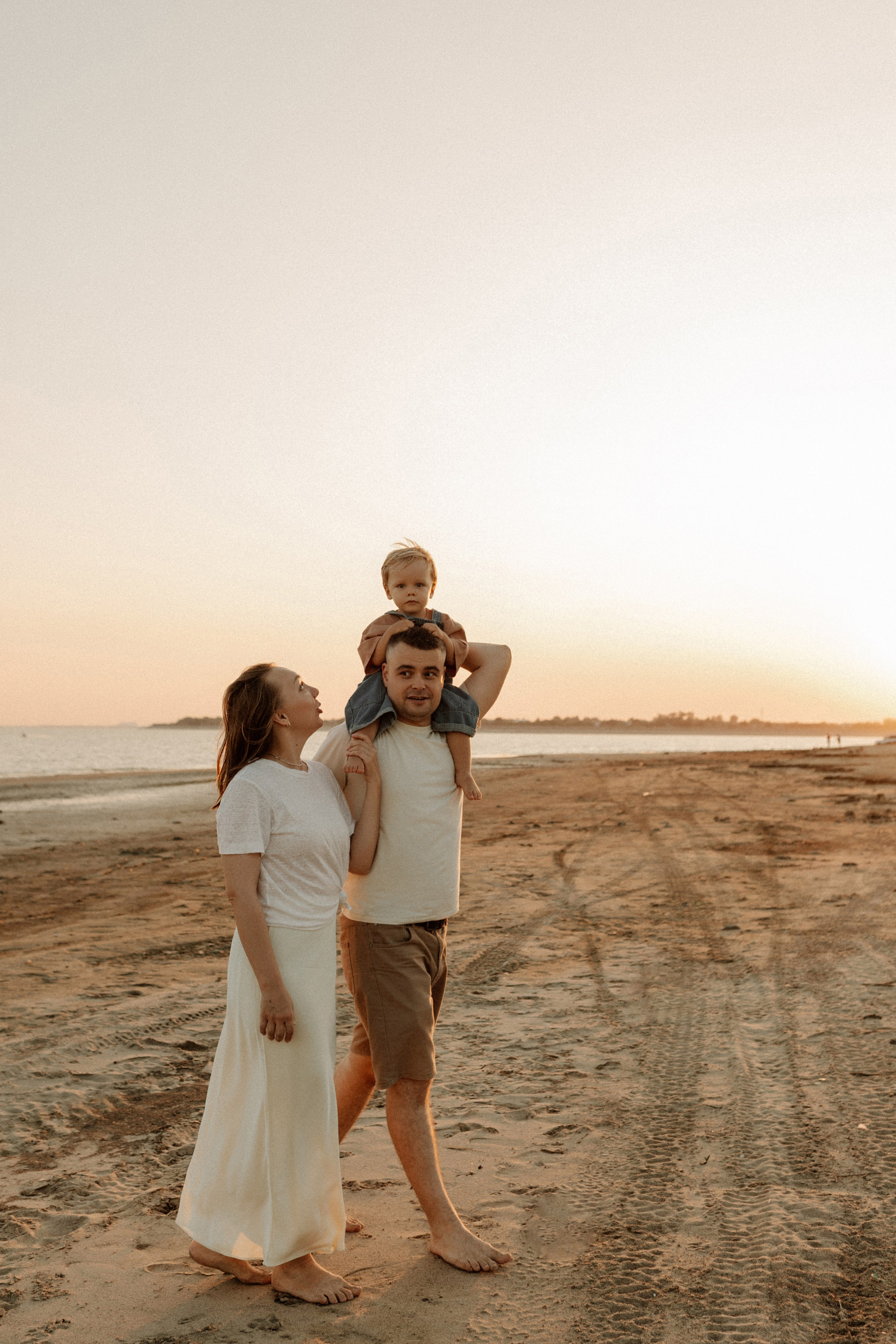 Трое у реки, не считая фотографа. Семейный фотограф в Краснодаре Яна Морева