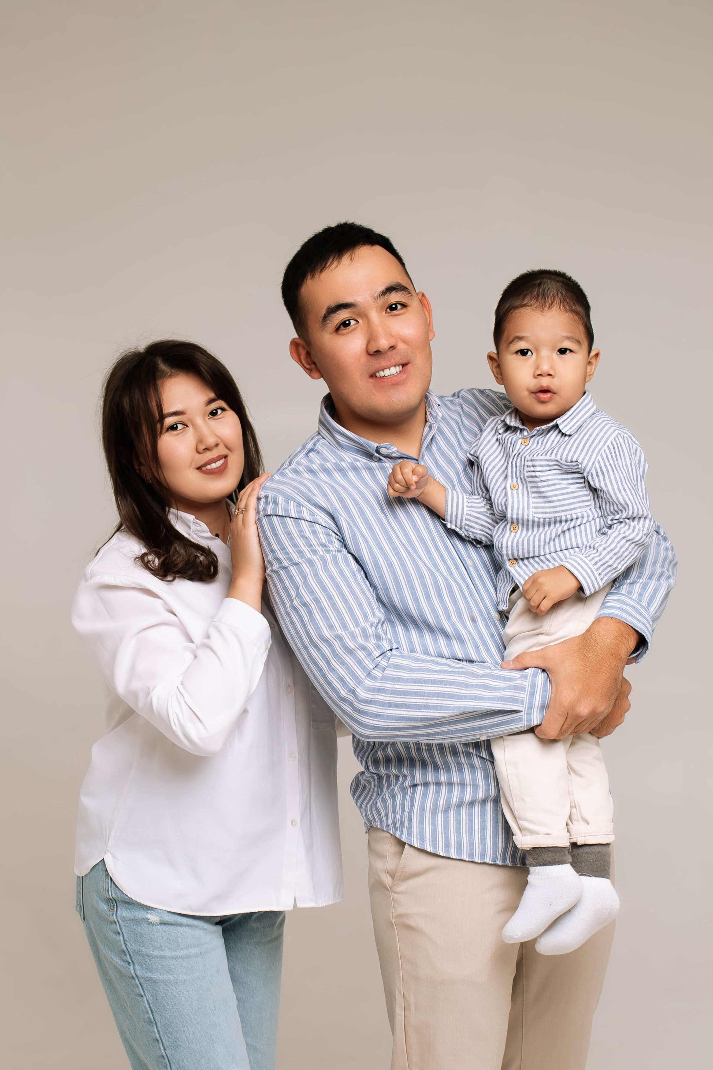 Семейная фотосессия в студии. Фотограф новорожденных в Новосибирске