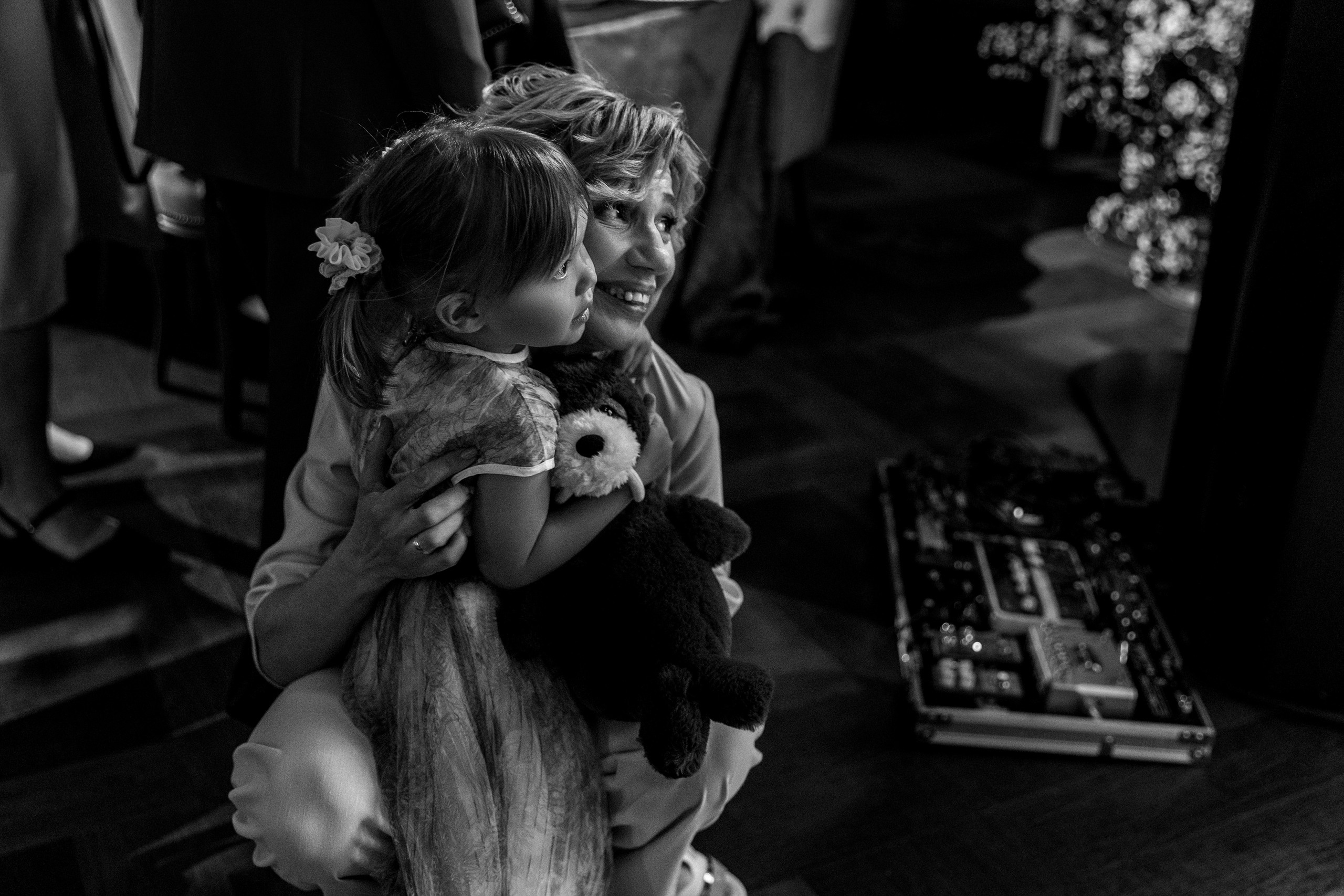 Здравствуйте! Я свадебный фотограф из Ульяновска, работаю в том числе по всей России и с выездом за границу. Снимаю свадьбы, lovestory, корпоративы, светский репортаж. Провожу обучение по фотографии, мастер-классы и воркшопы для других фотографов.