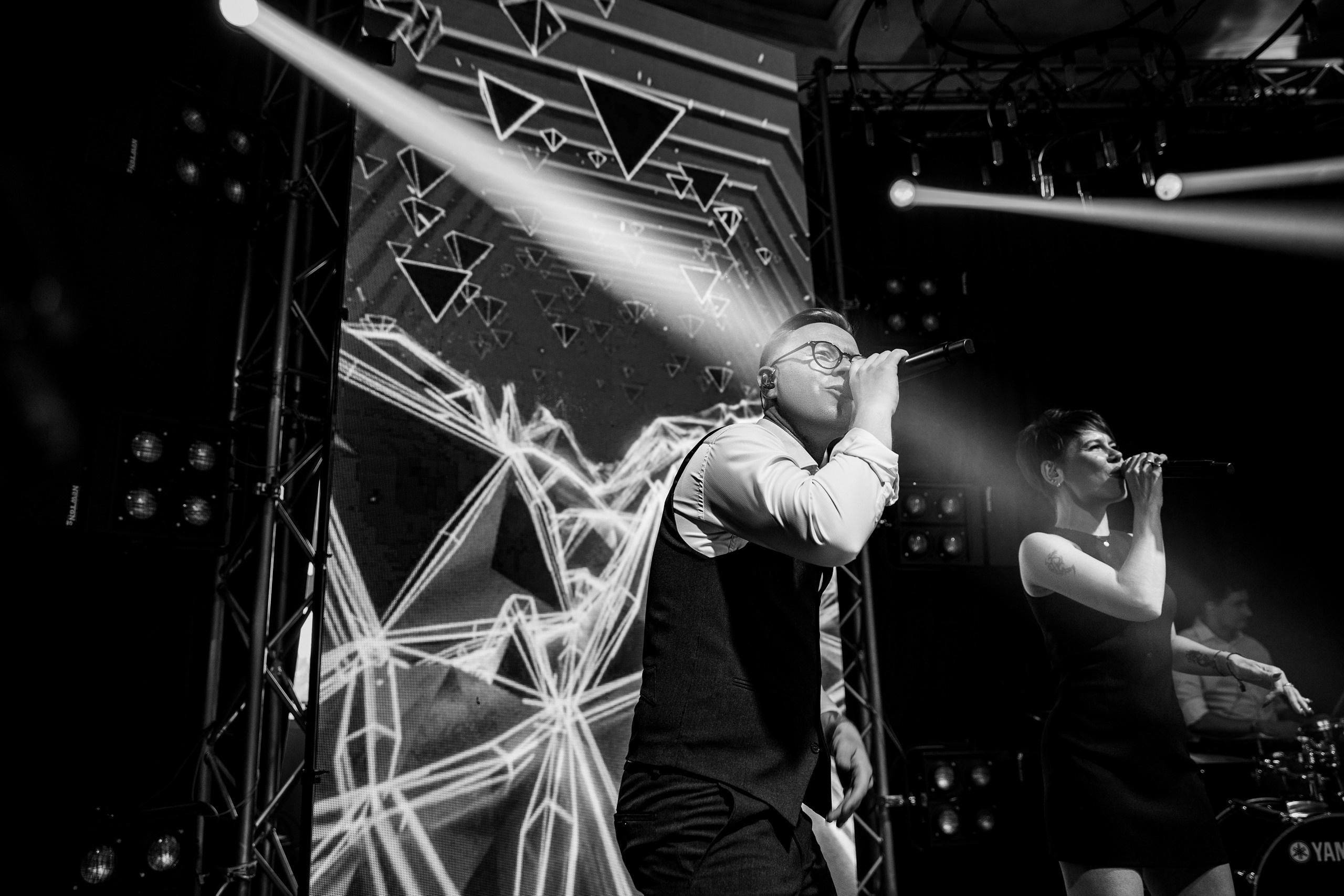 Здравствуйте! Я свадебный фотограф из Ульяновска, работаю в том числе по всей России и с выездом за границу. Снимаю свадьбы, lovestory, корпоративы, светский репортаж. Провожу обучение по фотографии, мастер-классы и воркшопы для других фотографов.