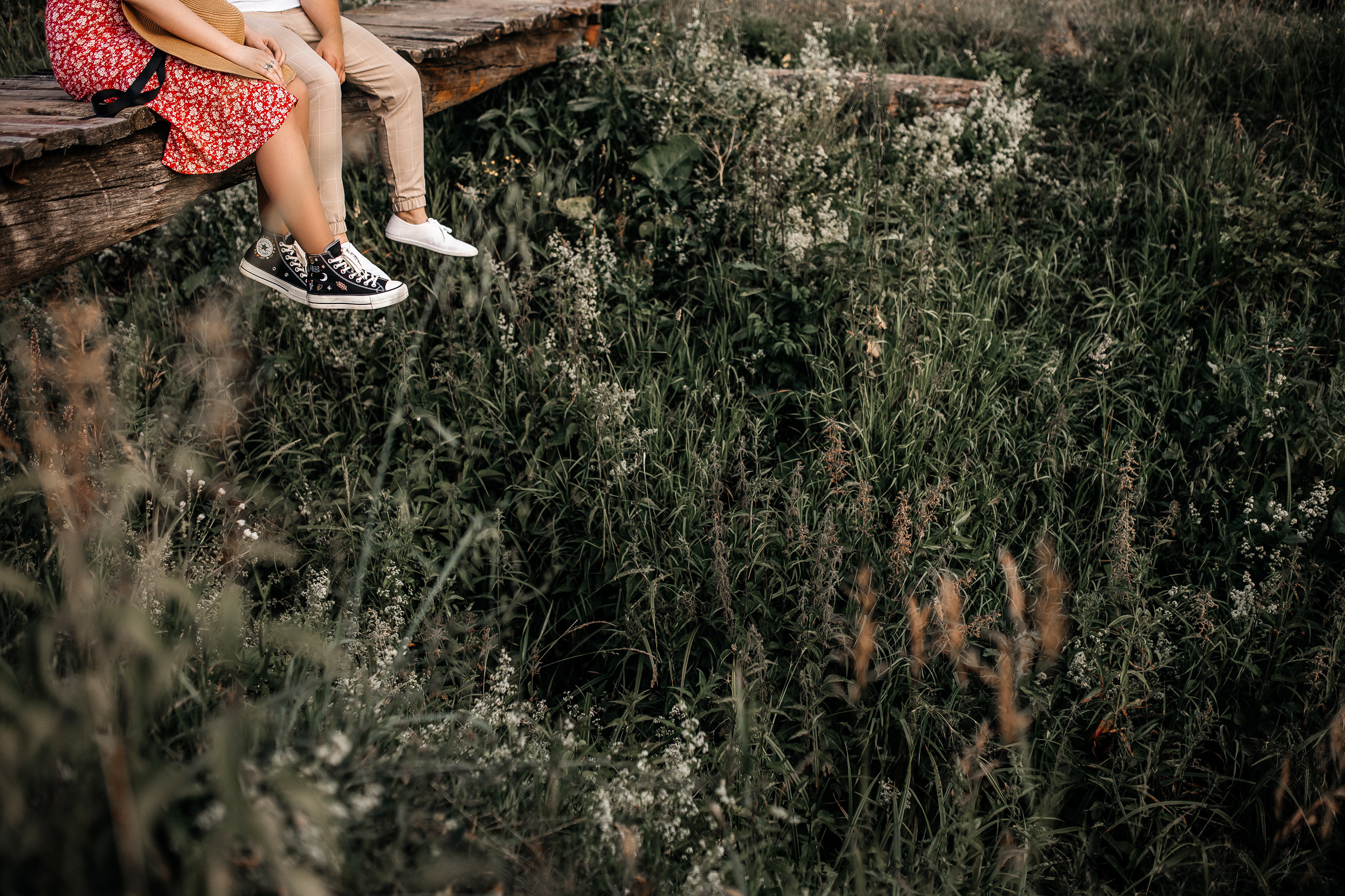 Здравствуйте! Я свадебный фотограф из Ульяновска, работаю в том числе по всей России и с выездом за границу. Снимаю свадьбы, lovestory, корпоративы, светский репортаж. Провожу обучение по фотографии, мастер-классы и воркшопы для других фотографов.