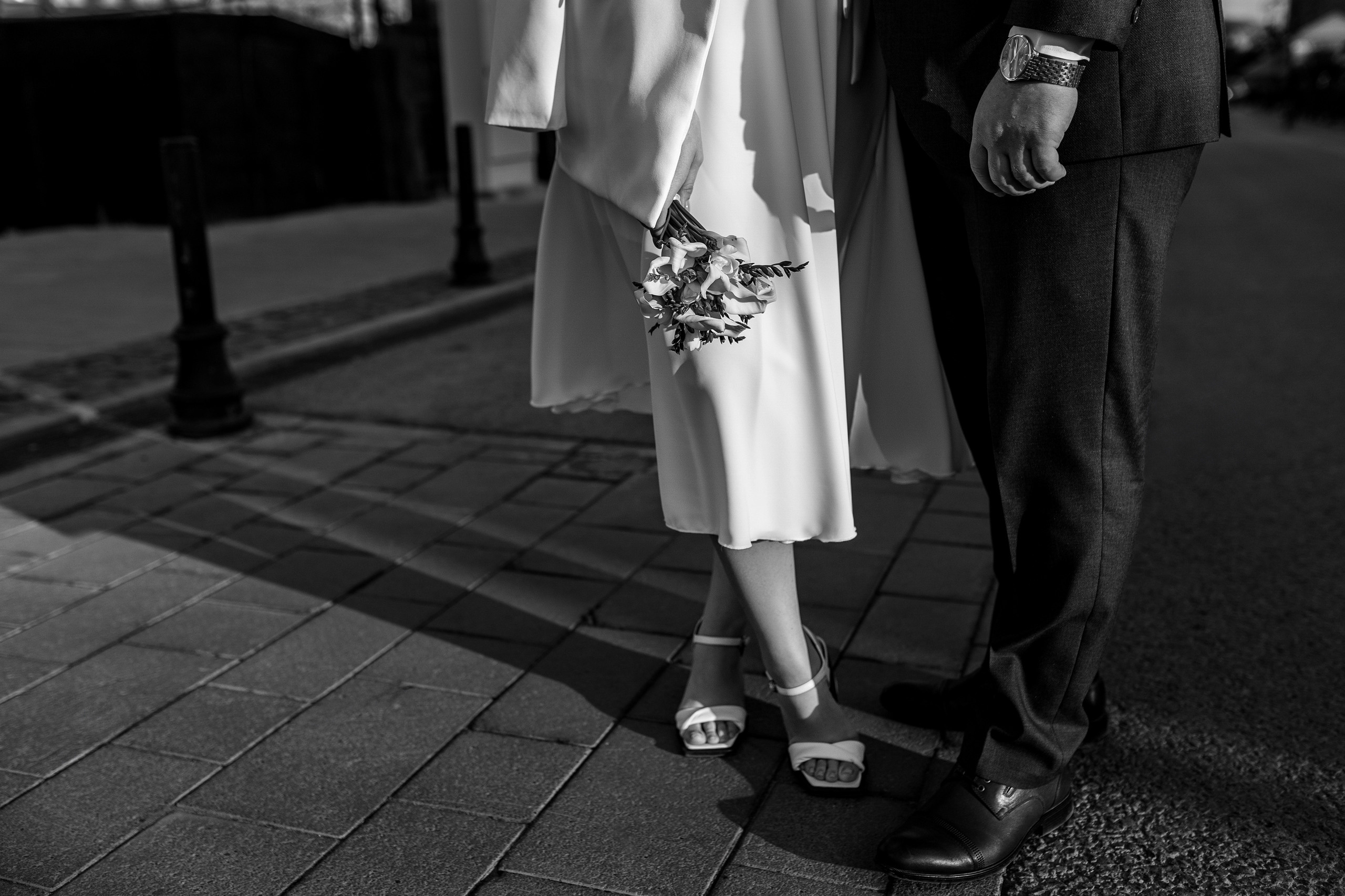 Здравствуйте! Я свадебный фотограф из Ульяновска, работаю в том числе по всей России и с выездом за границу. Снимаю свадьбы, lovestory, корпоративы, светский репортаж. Провожу обучение по фотографии, мастер-классы и воркшопы для других фотографов.