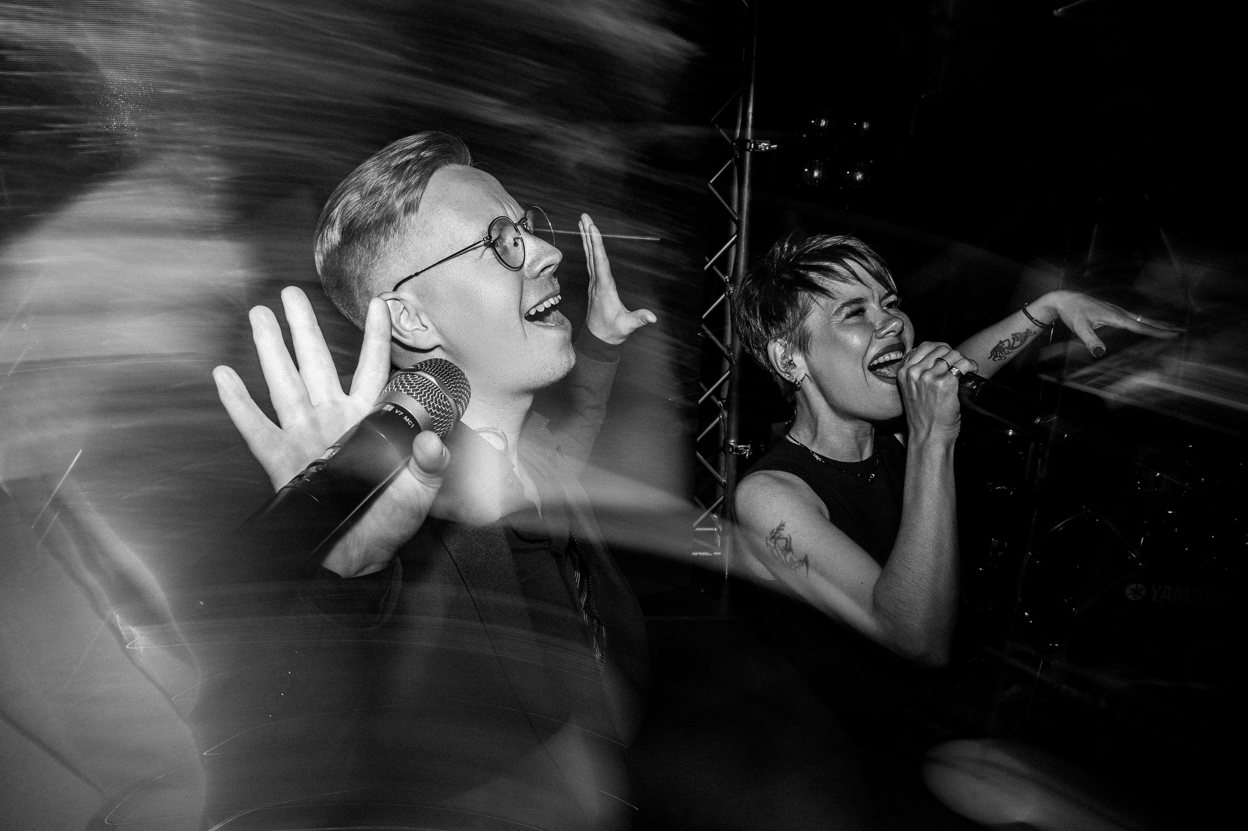 Здравствуйте! Я свадебный фотограф из Ульяновска, работаю в том числе по всей России и с выездом за границу. Снимаю свадьбы, lovestory, корпоративы, светский репортаж. Провожу обучение по фотографии, мастер-классы и воркшопы для других фотографов.