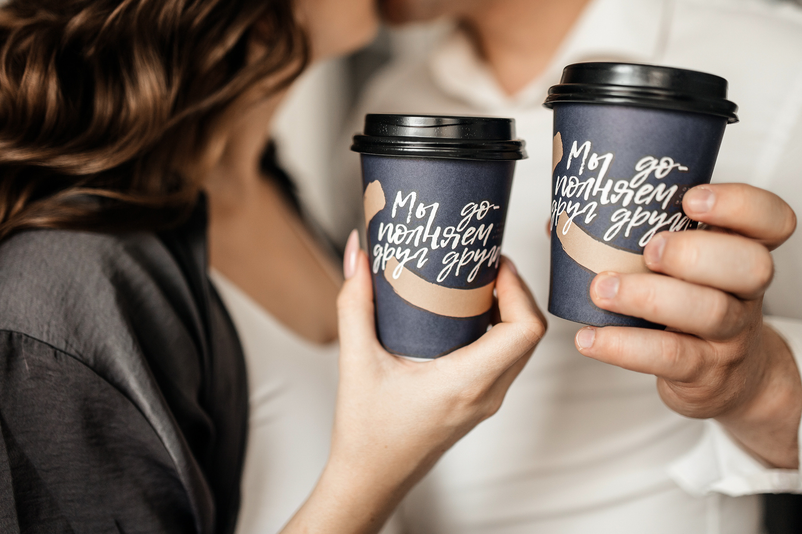 Здравствуйте! Я свадебный фотограф из Ульяновска, работаю в том числе по всей России и с выездом за границу. Снимаю свадьбы, lovestory, корпоративы, светский репортаж. Провожу обучение по фотографии, мастер-классы и воркшопы для других фотографов.