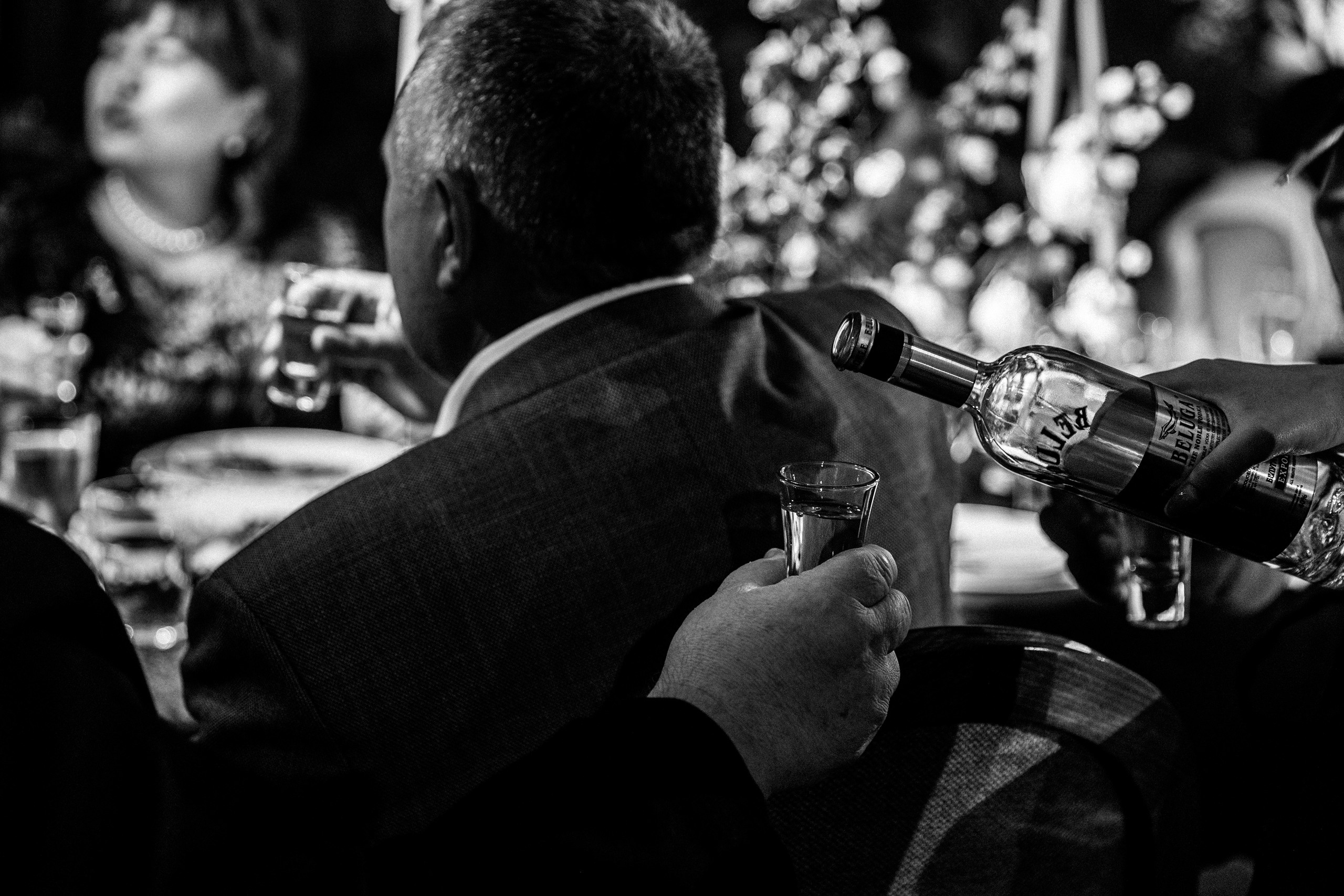 Здравствуйте! Я свадебный фотограф из Ульяновска, работаю в том числе по всей России и с выездом за границу. Снимаю свадьбы, lovestory, корпоративы, светский репортаж. Провожу обучение по фотографии, мастер-классы и воркшопы для других фотографов.