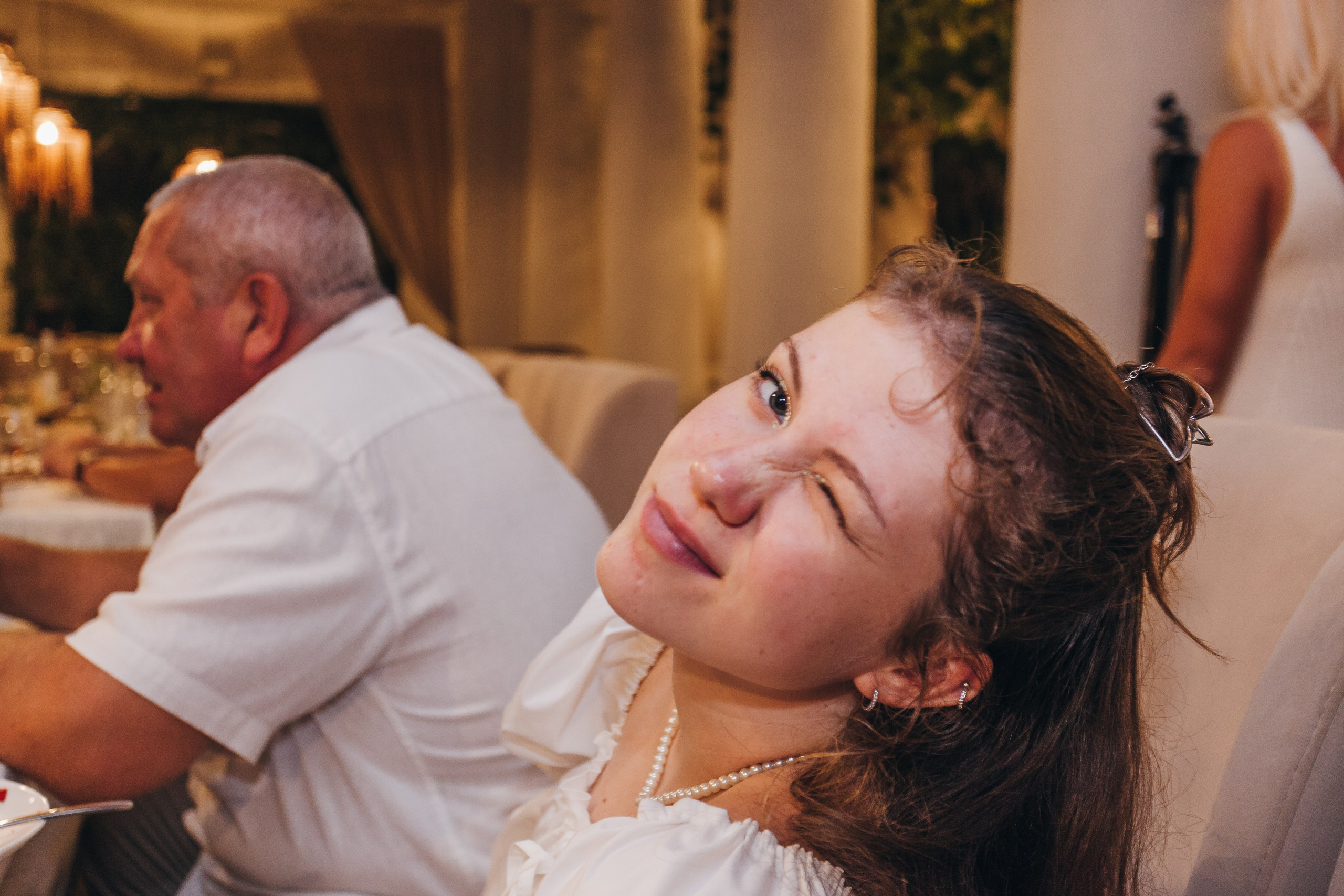 День рождение в уютном ресторане. Фотограф Денис Денисов