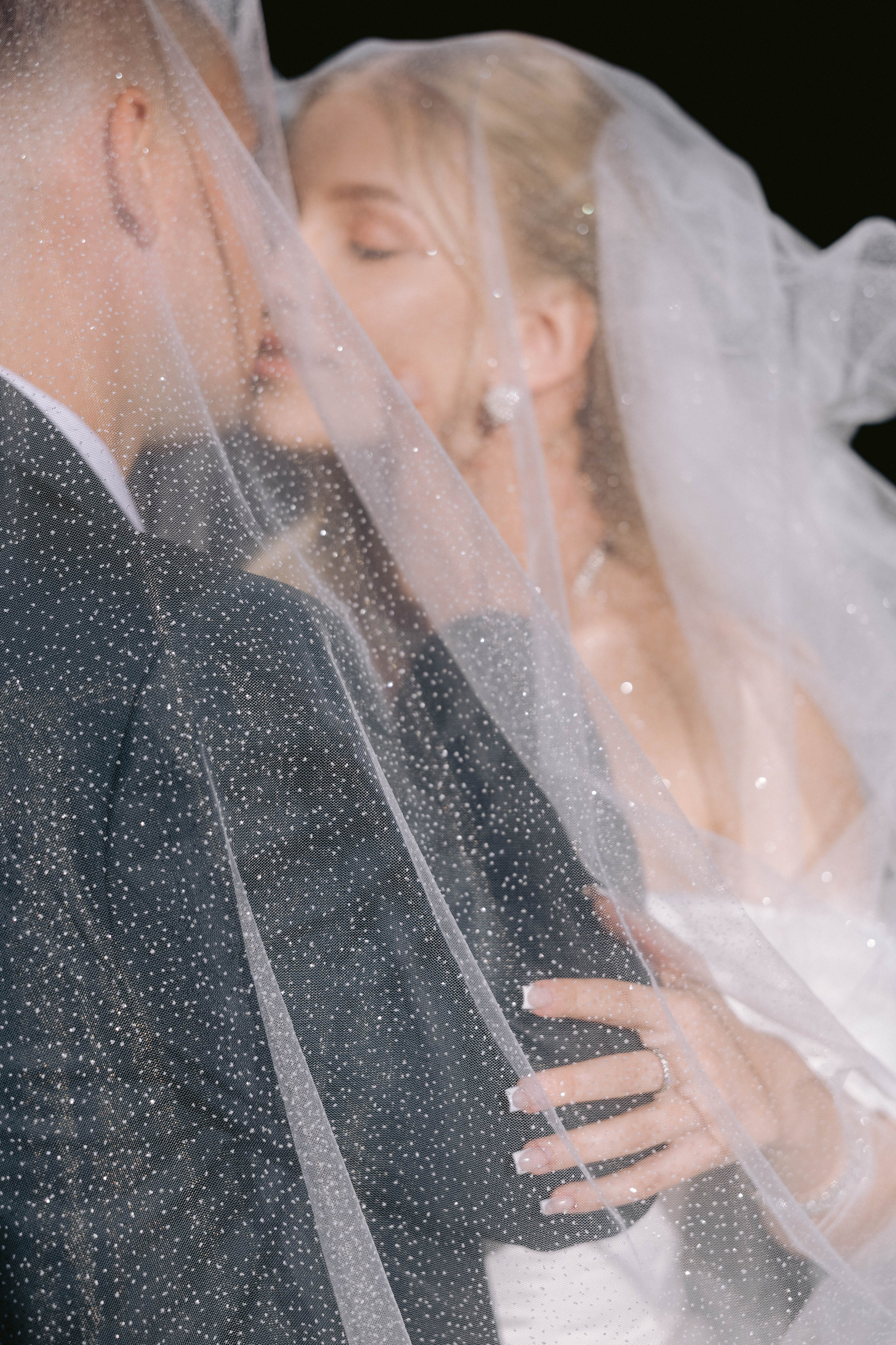 Ангелина, Ефим (прогулка после ЗАГСа). Фотограф в Волгограде Кристина Прохоренко