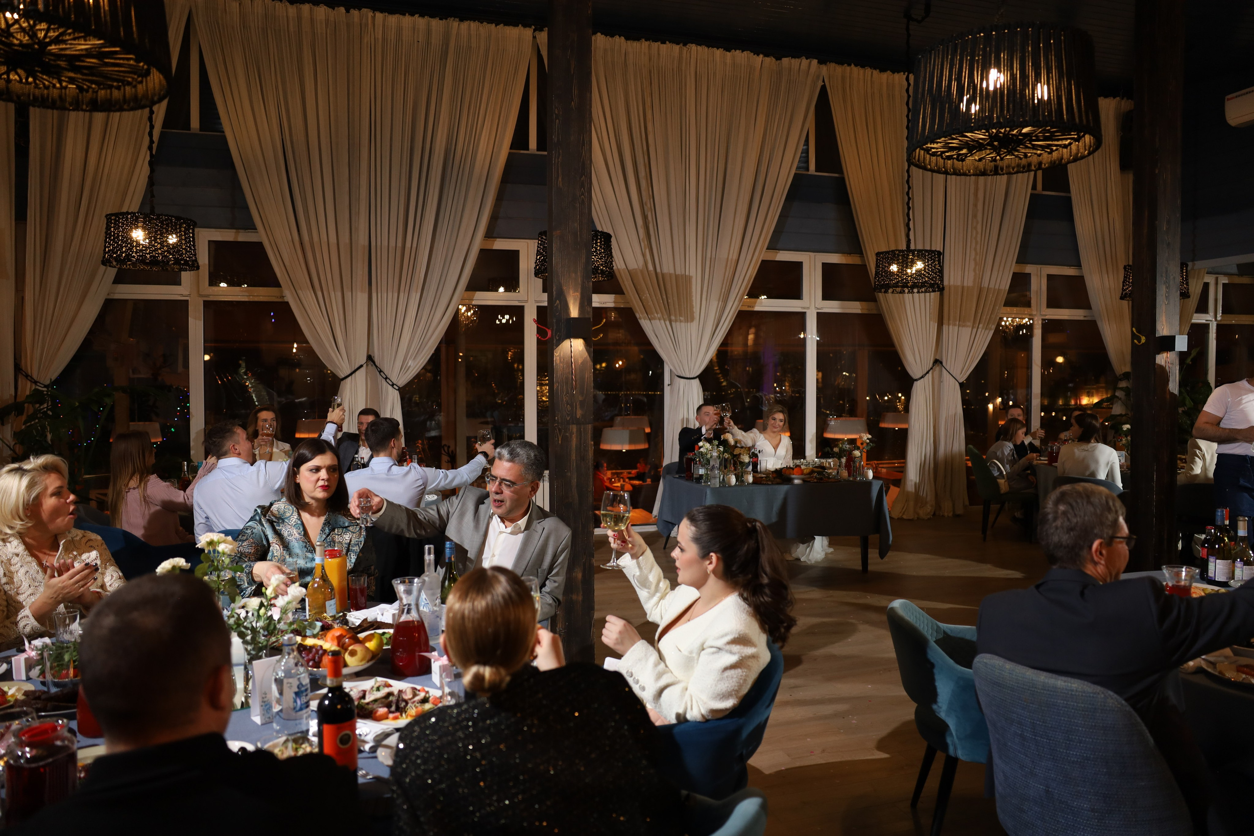 𝒜𝓇𝓉𝑒𝓂 & 𝐿𝓎𝓊𝓈𝓎𝒶 (𝓇𝑒𝓈𝓉𝒶𝓊𝓇𝒶𝓃𝓉). 𝑀𝑜𝓈𝒸𝑜𝓌. Свадебный фотограф в Санкт-Петербурге