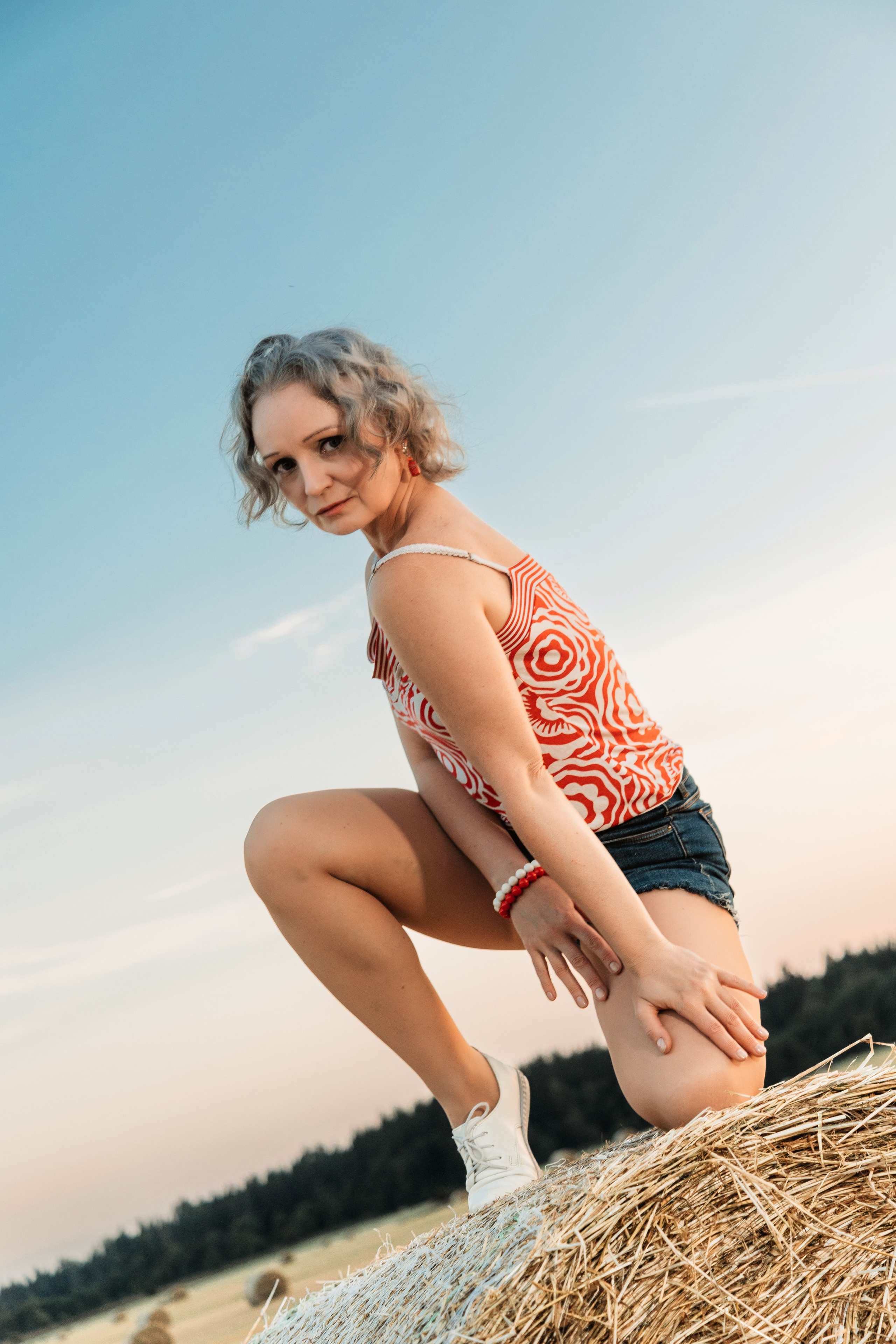 2025-08-03. Анжела на сене