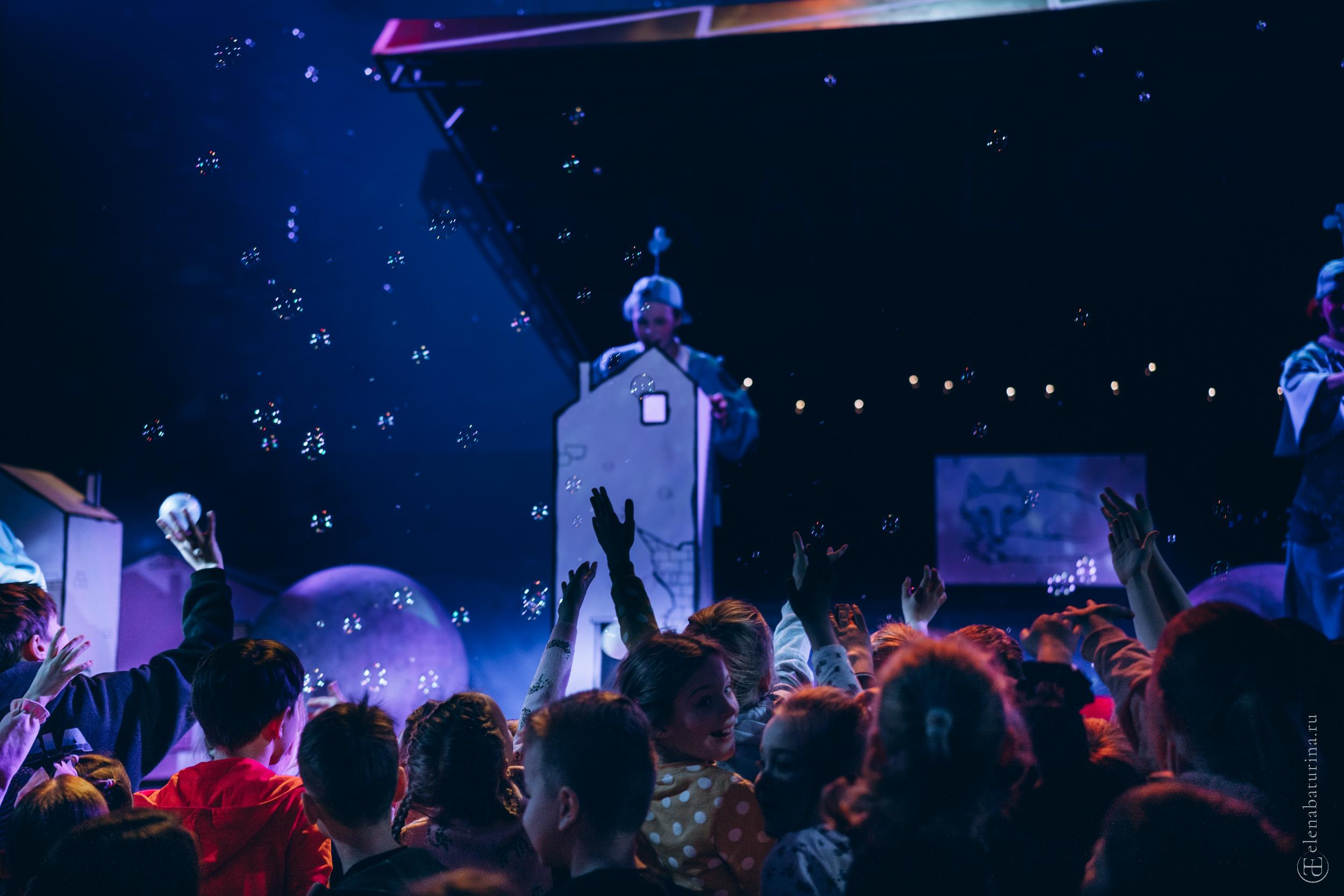 «Малыш и Карлсон». Театр Комедии им. Н. П. Акимова. Фотограф в Санкт-Петербурге Батурина Елена