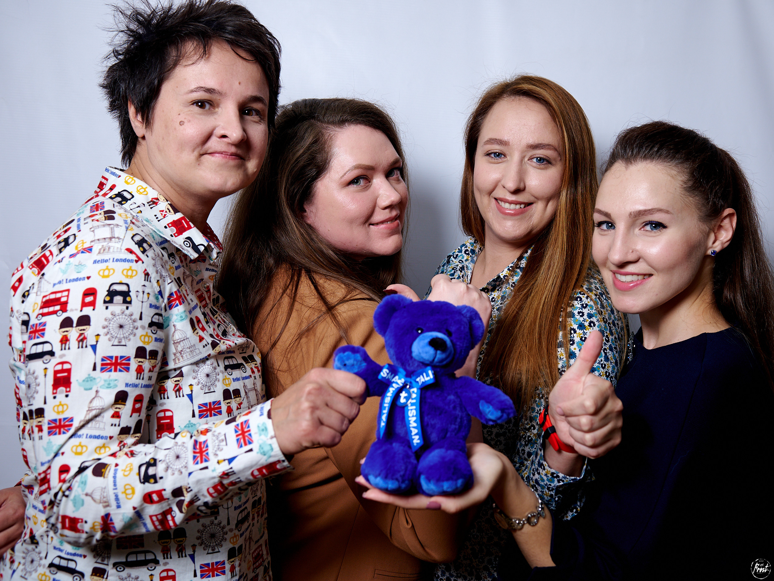 Сотрудники языковой школы «Талисман». Фотографии отовсюду и обо всем