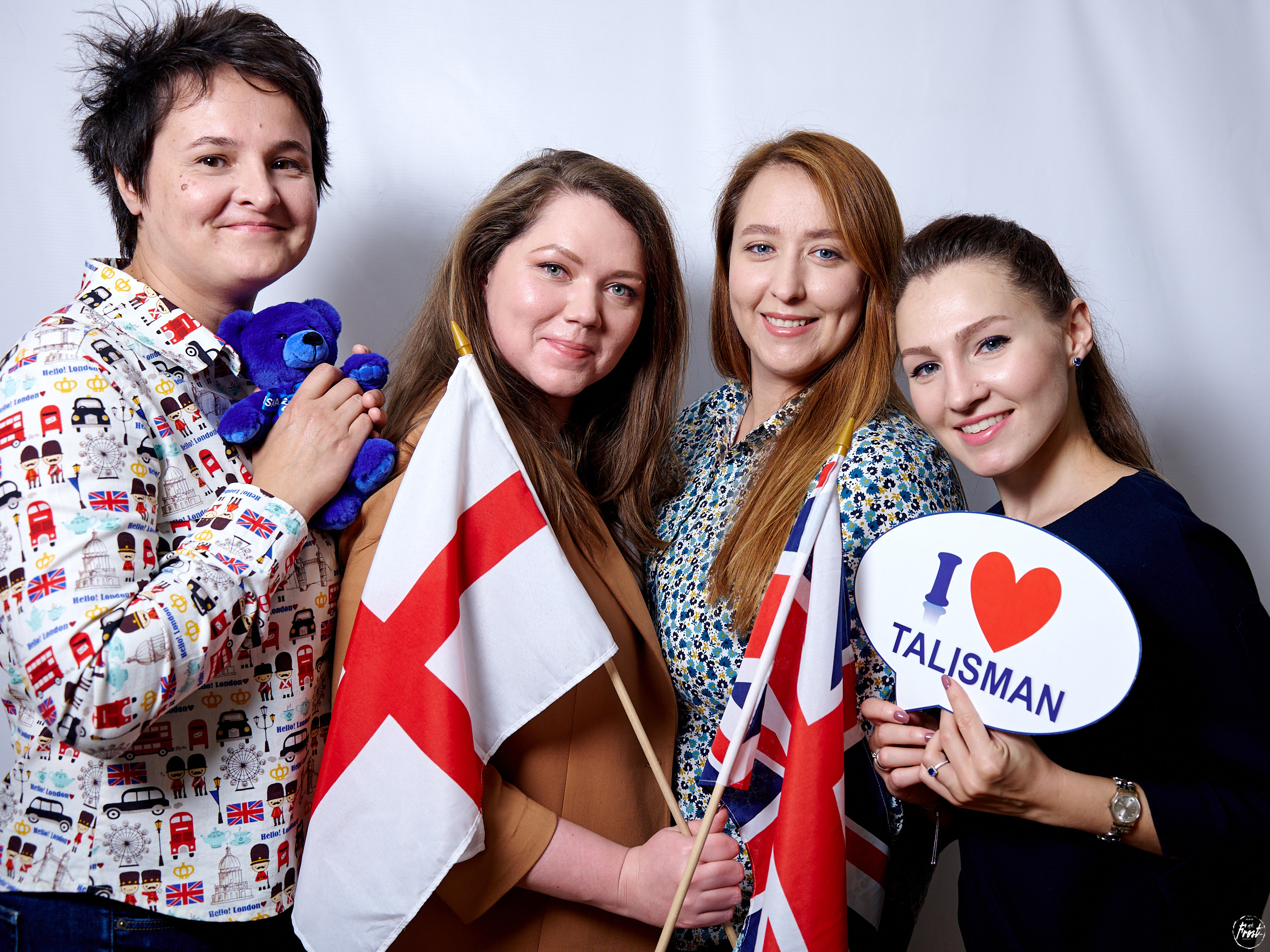 Сотрудники языковой школы «Талисман». Фотографии отовсюду и обо всем