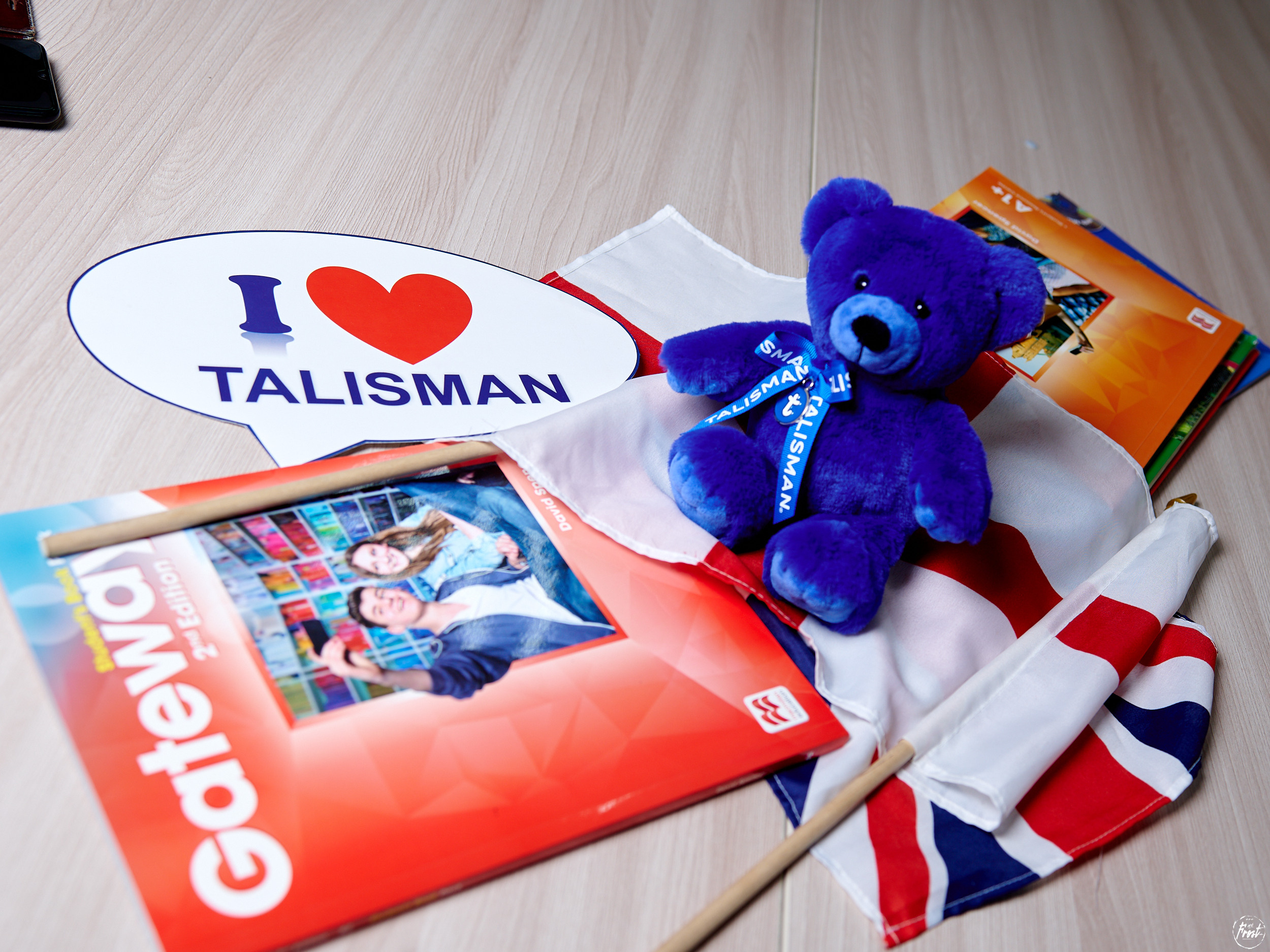 Сотрудники языковой школы «Талисман». Фотографии отовсюду и обо всем