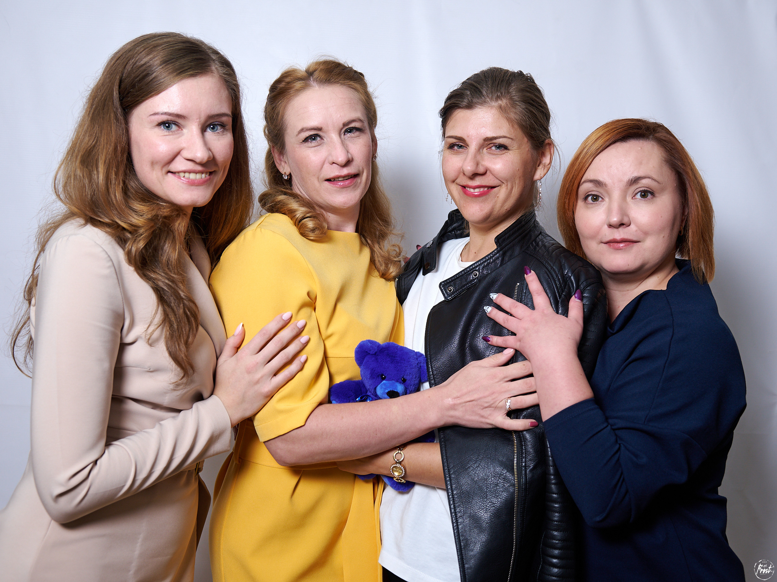 Сотрудники языковой школы «Талисман». Фотографии отовсюду и обо всем