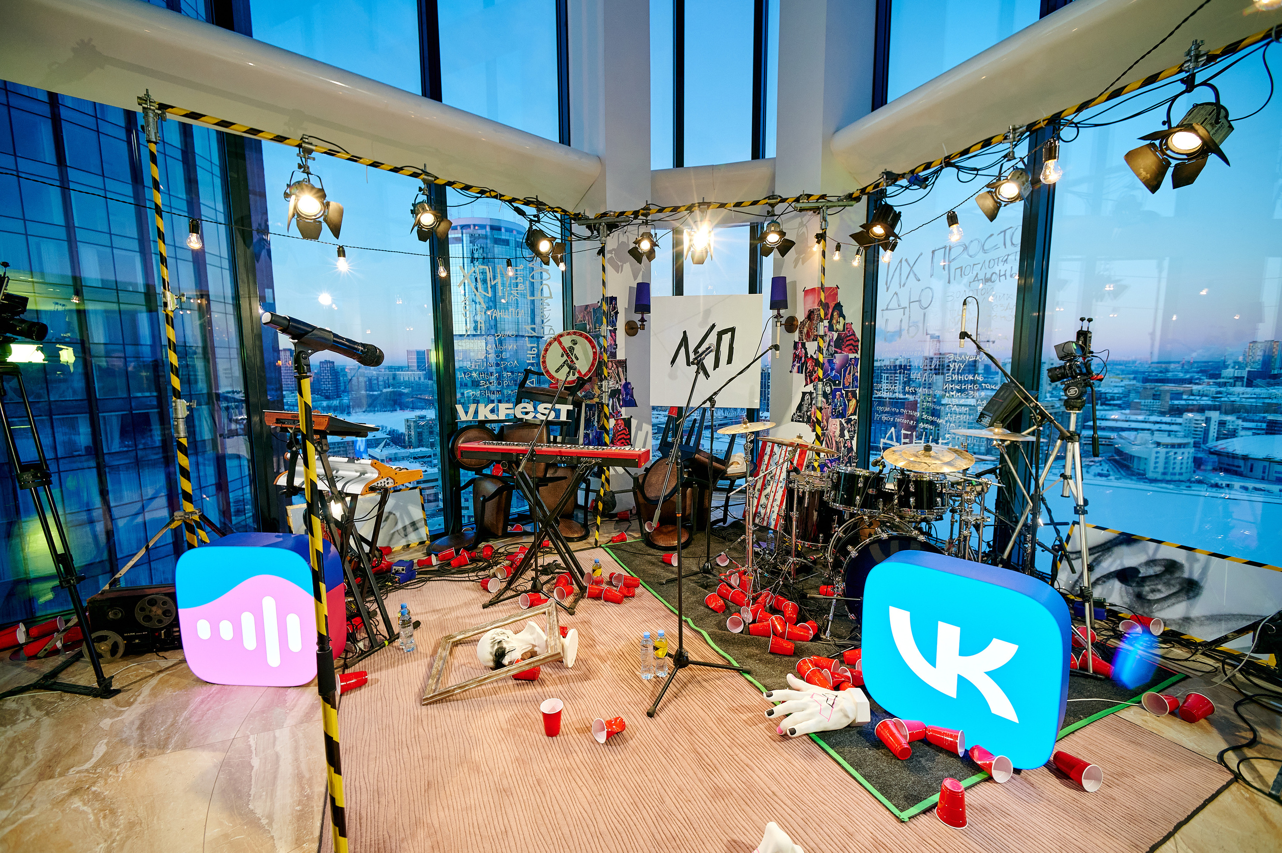 ЛСП на VK Fest 2022. Backstage. Фотографии отовсюду и обо всем