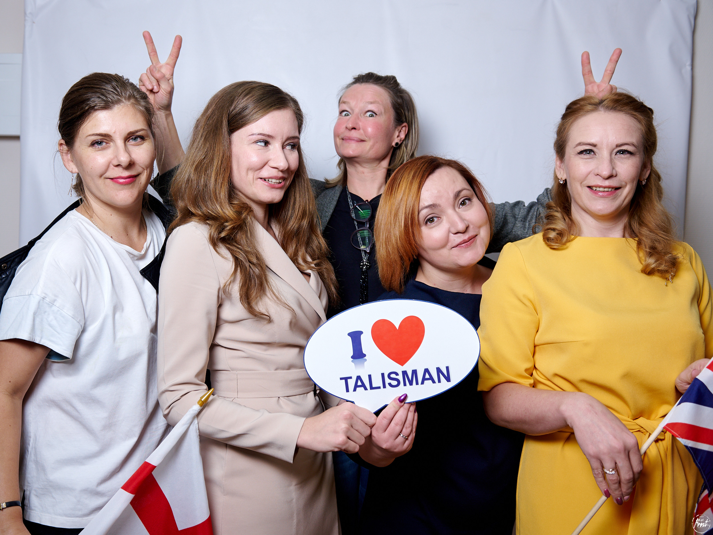 Сотрудники языковой школы «Талисман». Фотографии отовсюду и обо всем