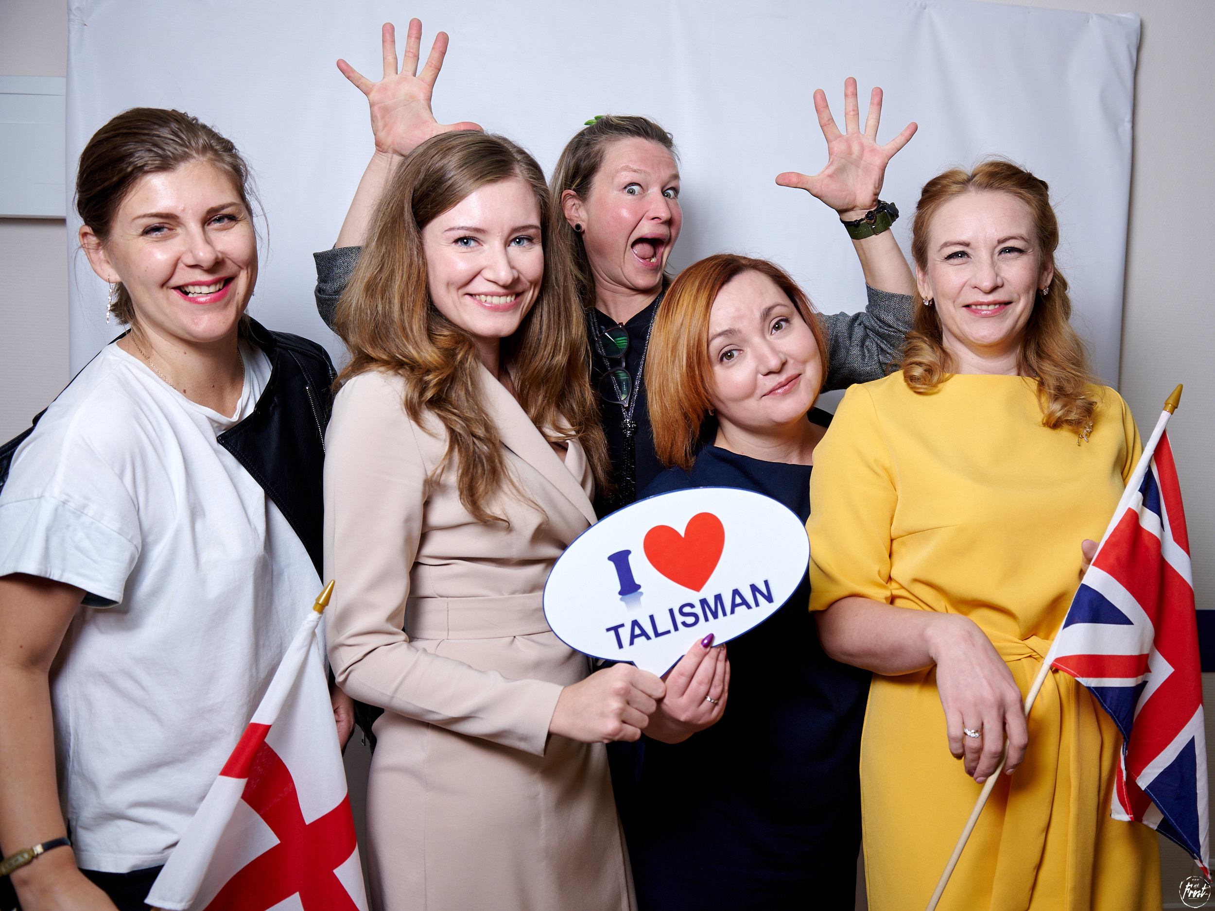 Сотрудники языковой школы «Талисман». Фотографии отовсюду и обо всем