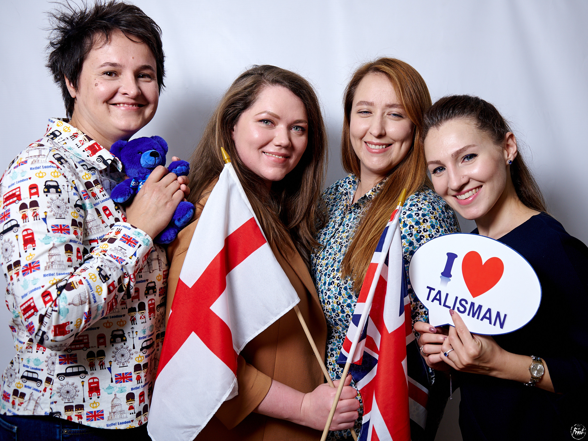 Сотрудники языковой школы «Талисман». Фотографии отовсюду и обо всем