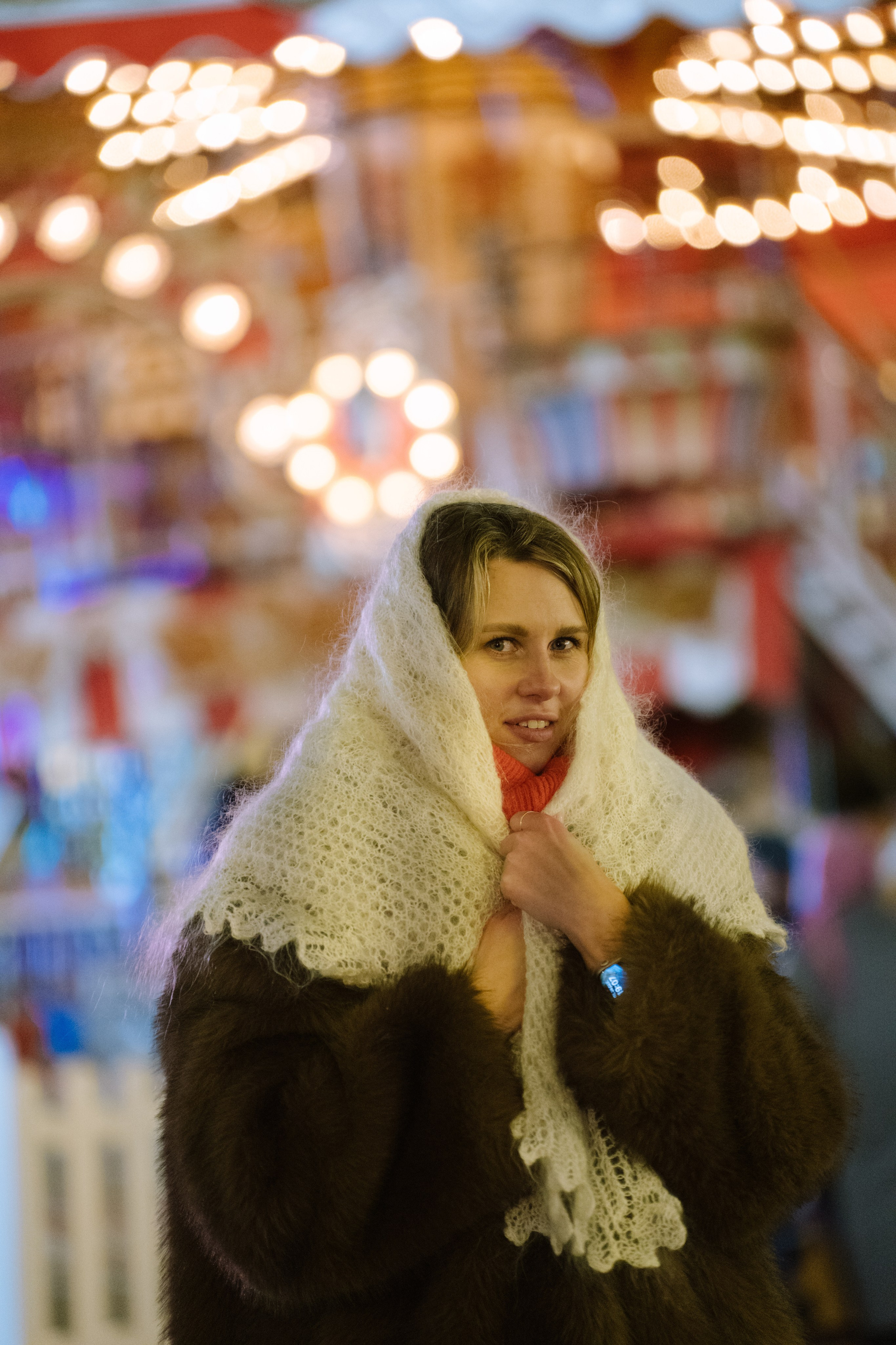 ПРОГУЛКА НА МАНЕЖНОЙ ПЛОЩАДИ ДЛЯ ДЕВУШКИ ПЕРЕД НОВЫМ ГОДОМ (НОВОГОДНЯЯ ФОТОСЕССИИЯ НА МАНЕЖНОЙ ПЛОЩАДИ). Профессиональный фотограф, Санкт-Петербург — Виктория Богомолова