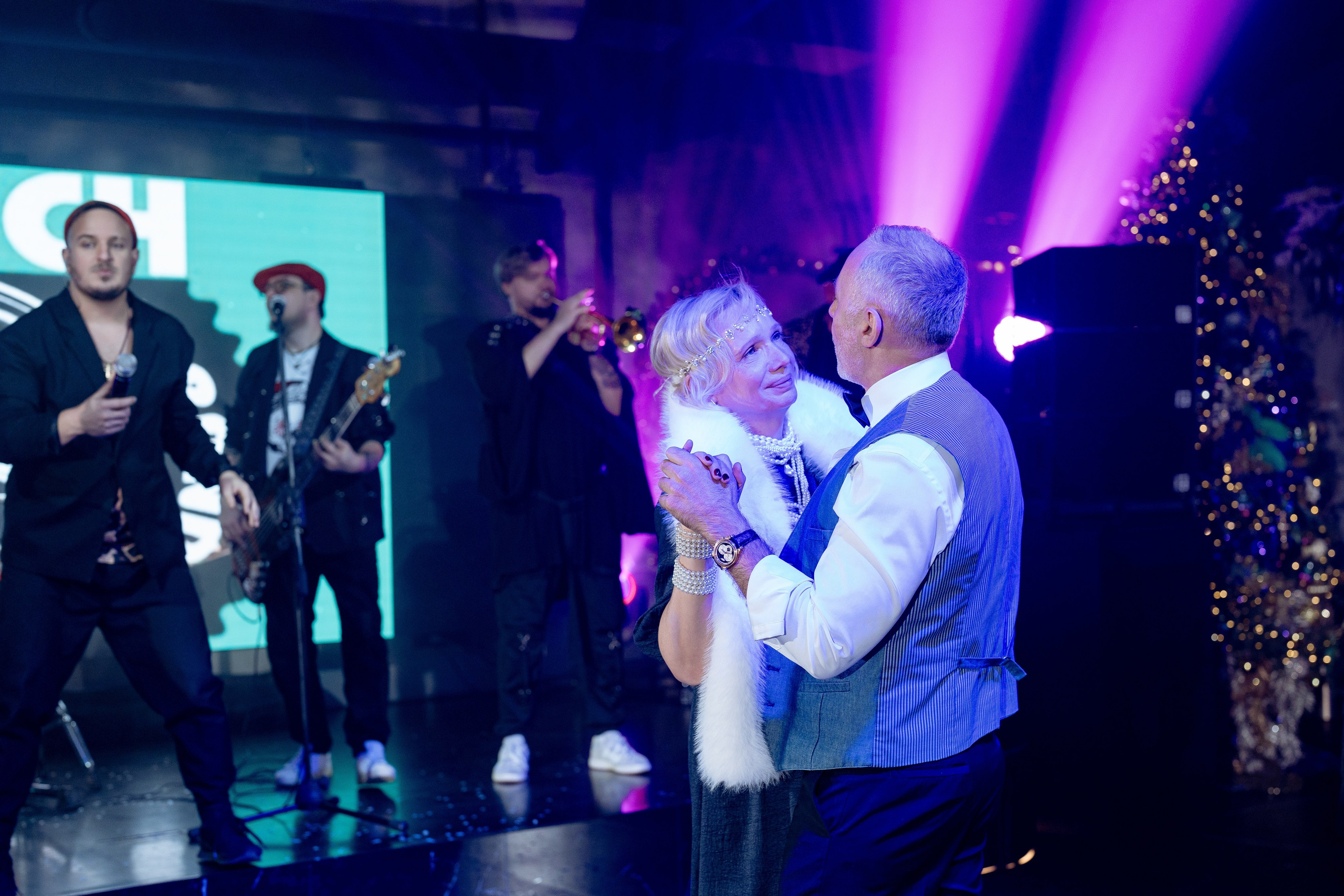 Альбион Тур