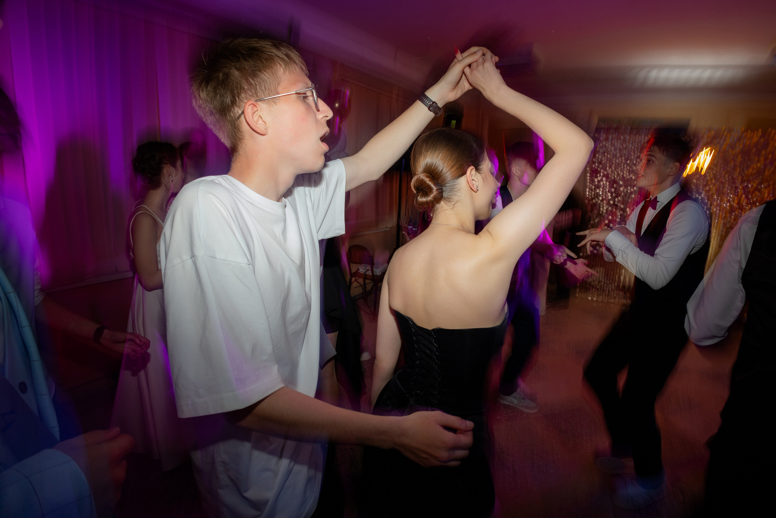 Школьный выпускной 2024 год в Соколе (Минск). Свадебный фотограф в Минске/Беларуси Сергей Спиридонов