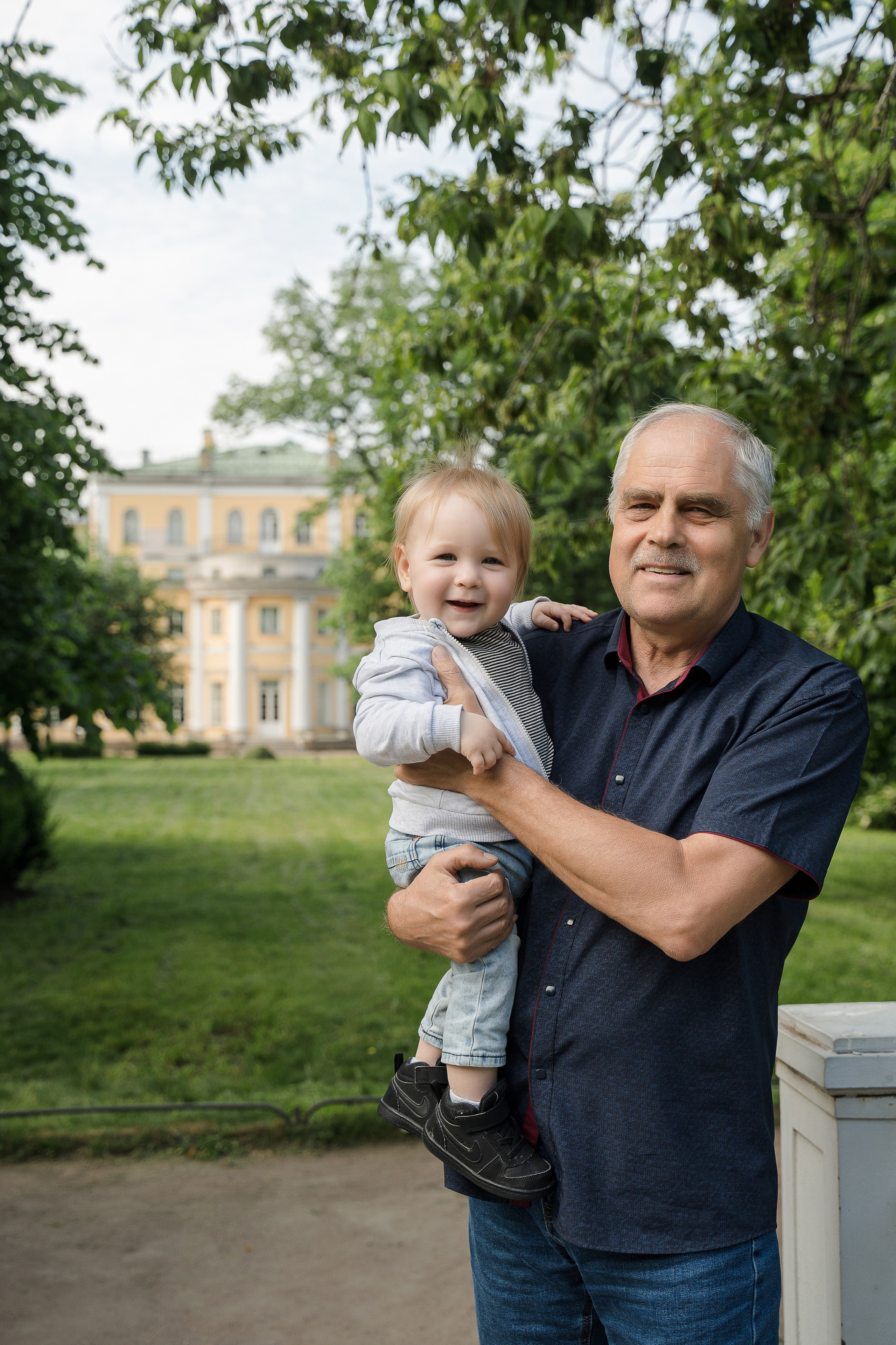 Семейная фотосессия в Санкт-Петербурге в Польском саду усадьбы Державина. Свадебный и семейный фотограф в Пушкине и Санкт-Петербурге Мария Филиппова