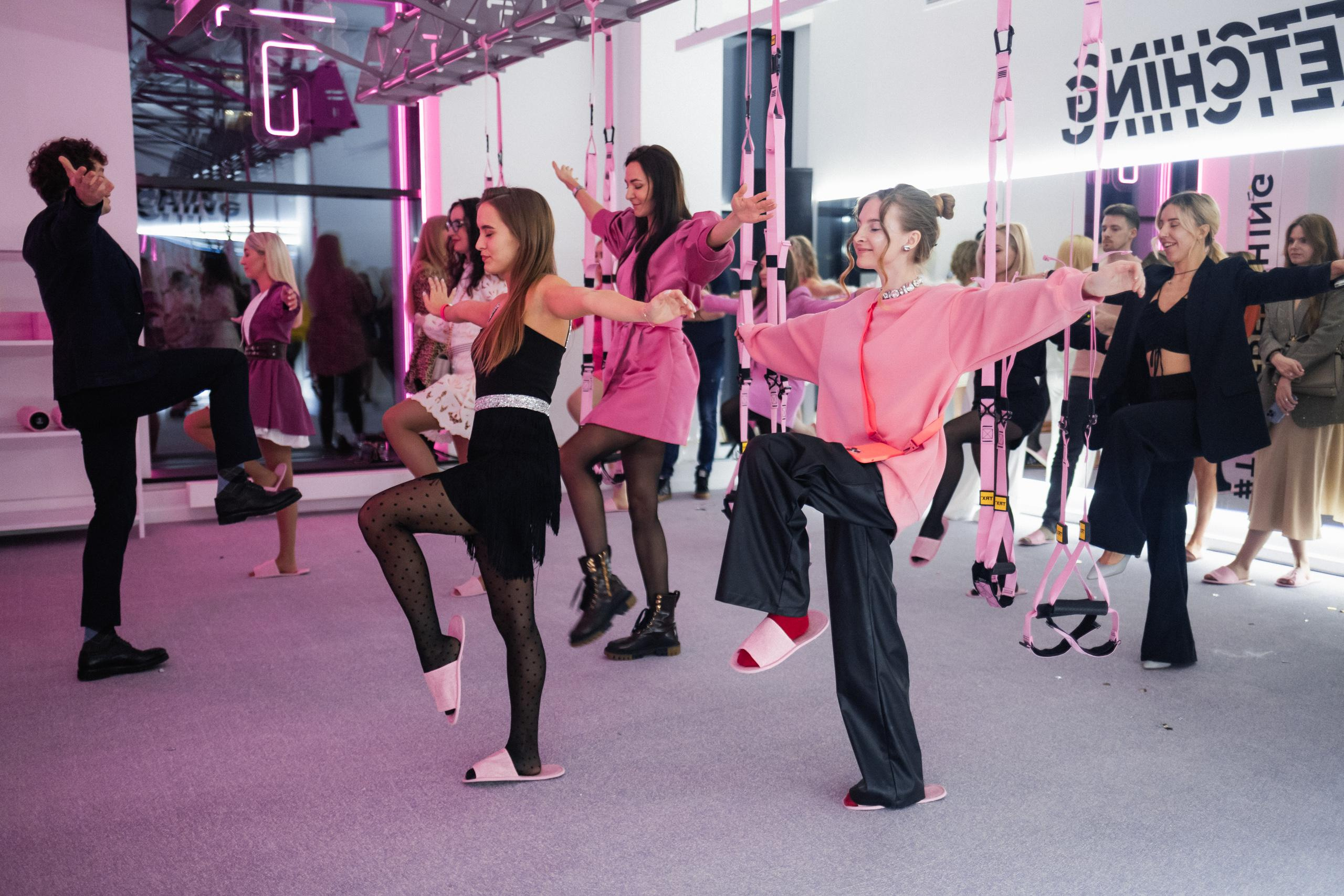 TOPSTRETCHING [ОТКРЫТИЕ СТУДИИ]. СВОИ. ФОТООТЧЕТЫ-СОБЫТИЯ-МЕСТА