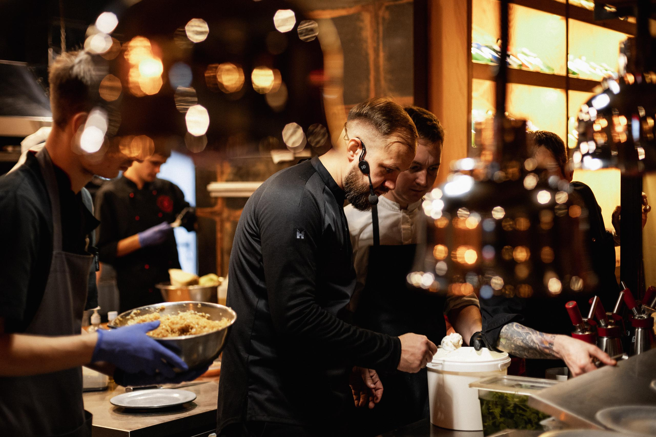 2 ШЕФА 4 РУКИ [ГЛАВНЫЙ ГАСТРОУЖИН]. СВОИ. ФОТООТЧЕТЫ-СОБЫТИЯ-МЕСТА