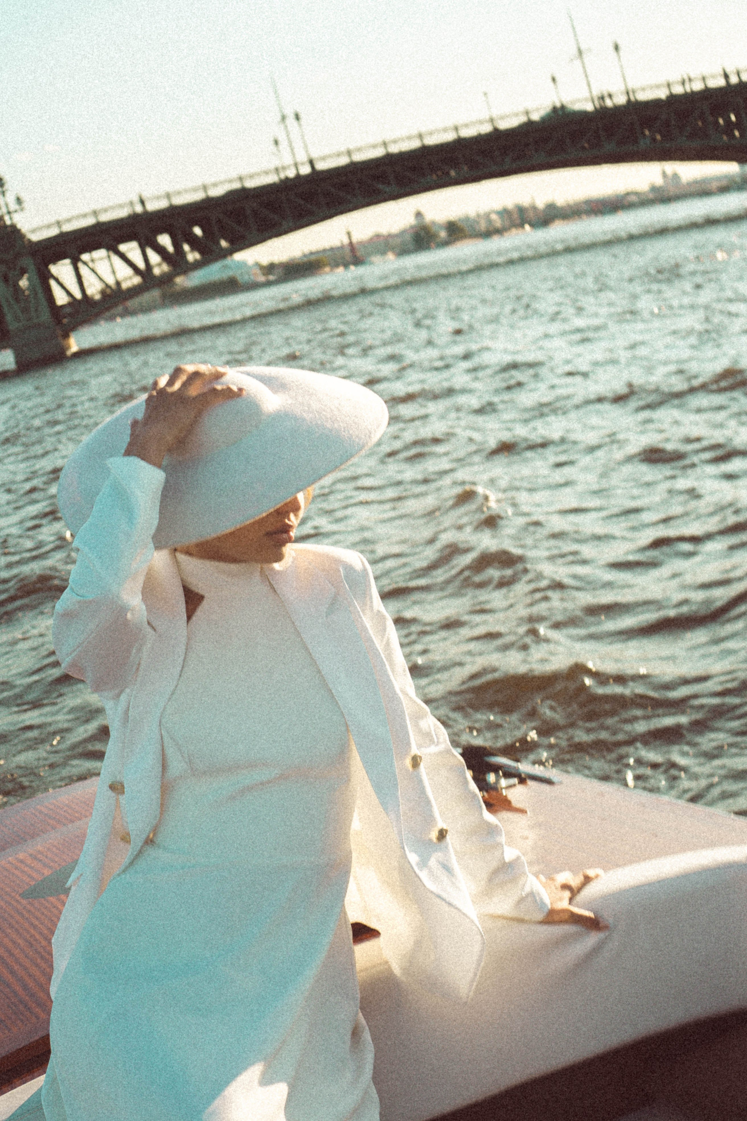 СВАДЕНБНАЯ СЬЕМКА НА КАТЕРЕ ПО КАНАЛАМ САНКТ-ПЕТЕРБУРГА И В АКВАТОРИИ НЕВЫ. Профессиональный фотограф, Санкт-Петербург — Виктория Богомолова