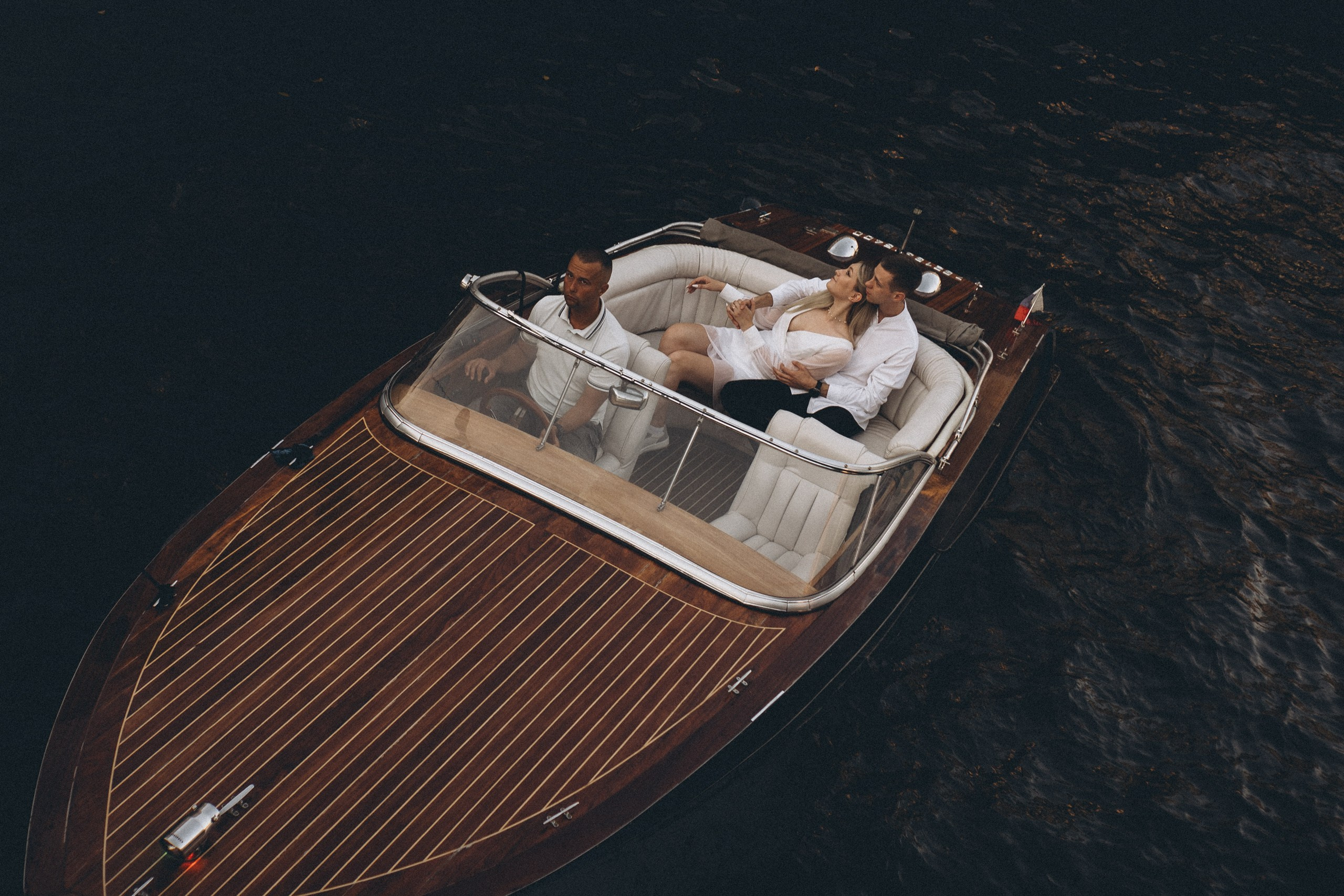 СВАДЕНБНАЯ СЬЕМКА НА КАТЕРЕ ПО КАНАЛАМ САНКТ-ПЕТЕРБУРГА И В АКВАТОРИИ НЕВЫ. Профессиональный фотограф, Санкт-Петербург — Виктория Богомолова