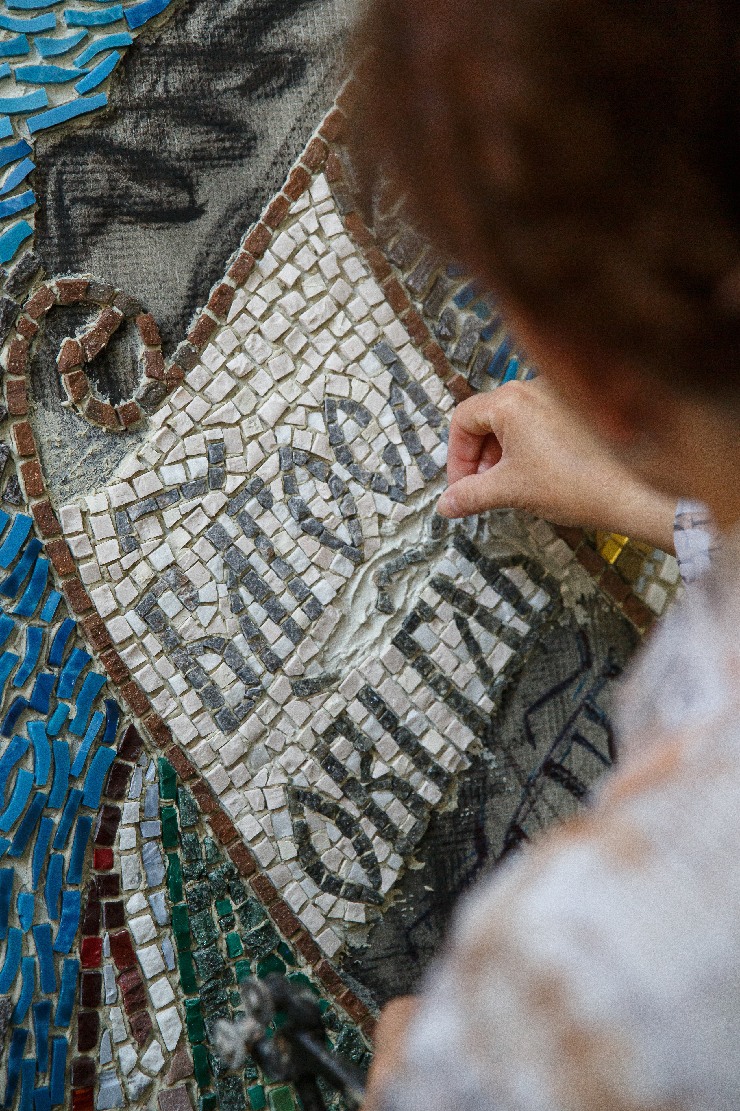 Мозаика — процесс работы. НИИКОРОВИН- мастерская мозаики и монументального искусства