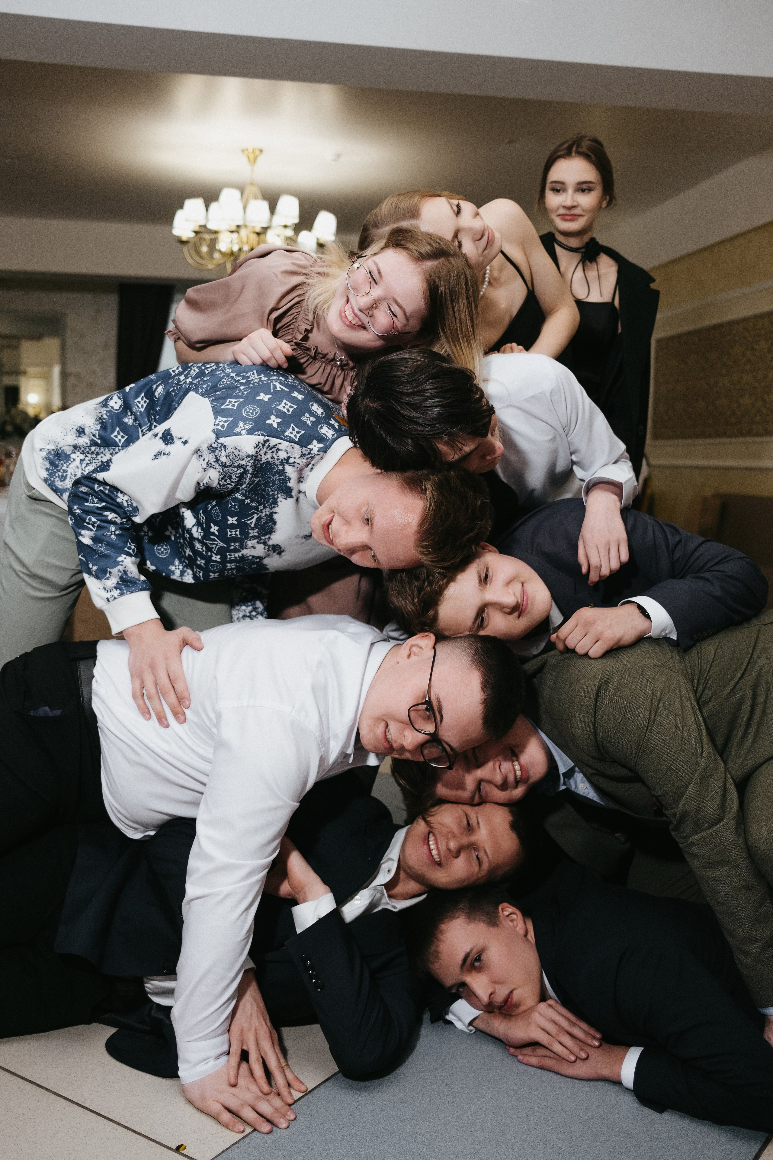 Выпускной 11 класс школы № 30. Свадебный и репортажной фотограф Денис Ожигин в Краснодаре и Краснодарском крае