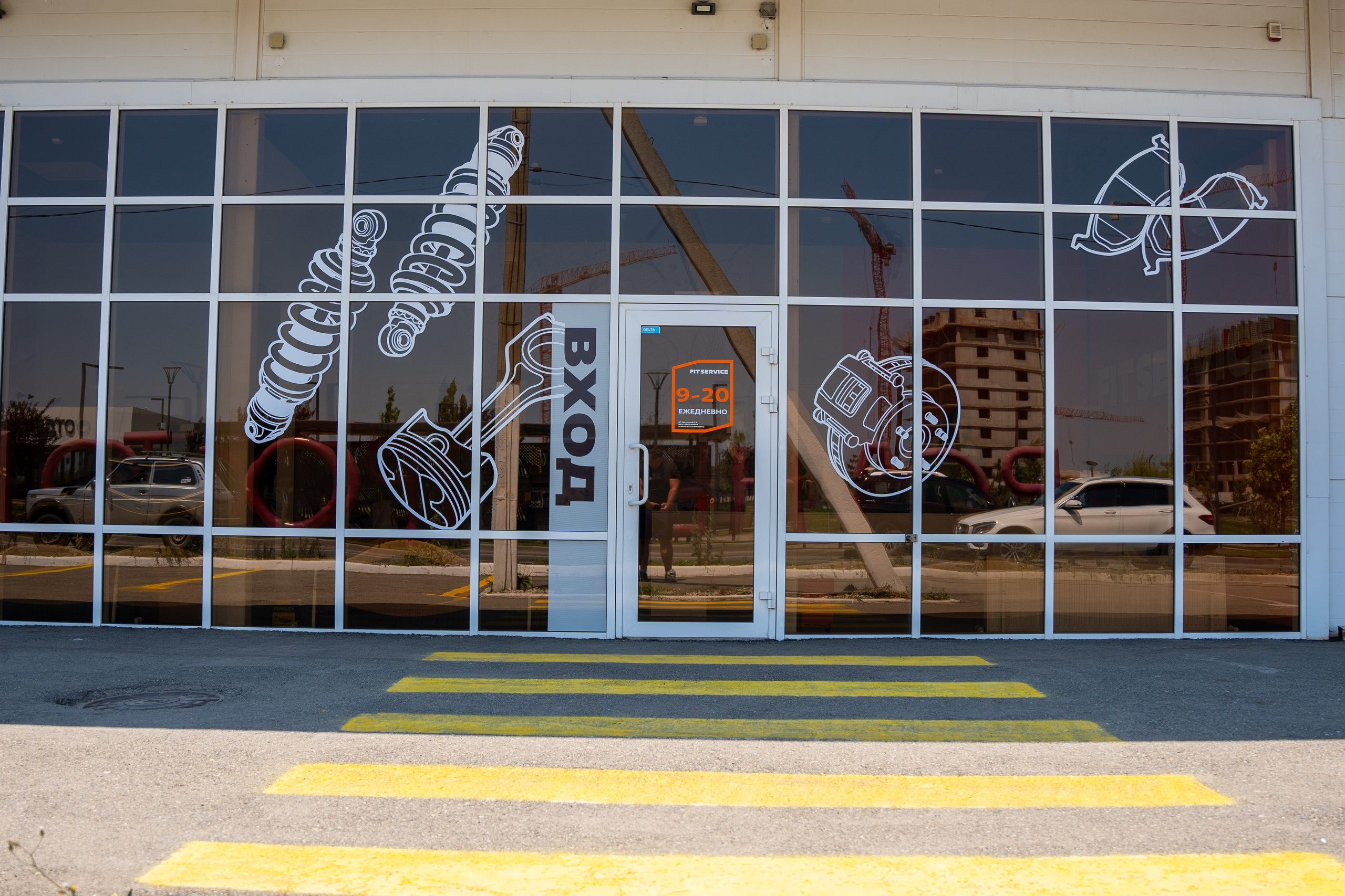 Интерьерная фотосъемка автосервиса Fit Service в Краснодаре — сеть СТО Профессиональная фотосъемка интерьера техцентра в Краснодаре. Шедевры для Вас! Фотограф и Видеограф в Краснодаре Пахиев Руслан