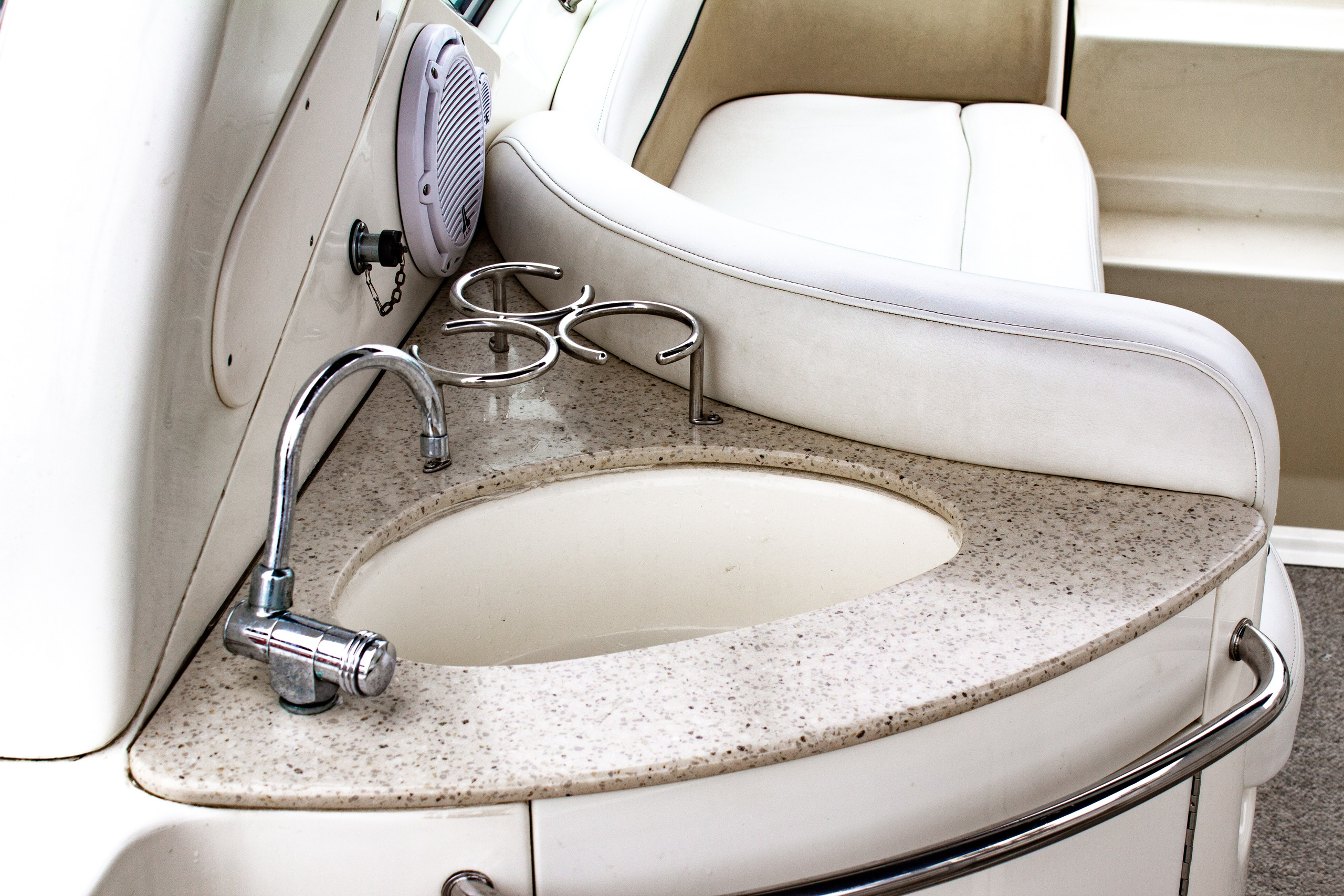 Катер Корсика Аренда Яхты в Сочи Яхтанаморе YACHTANAMORE