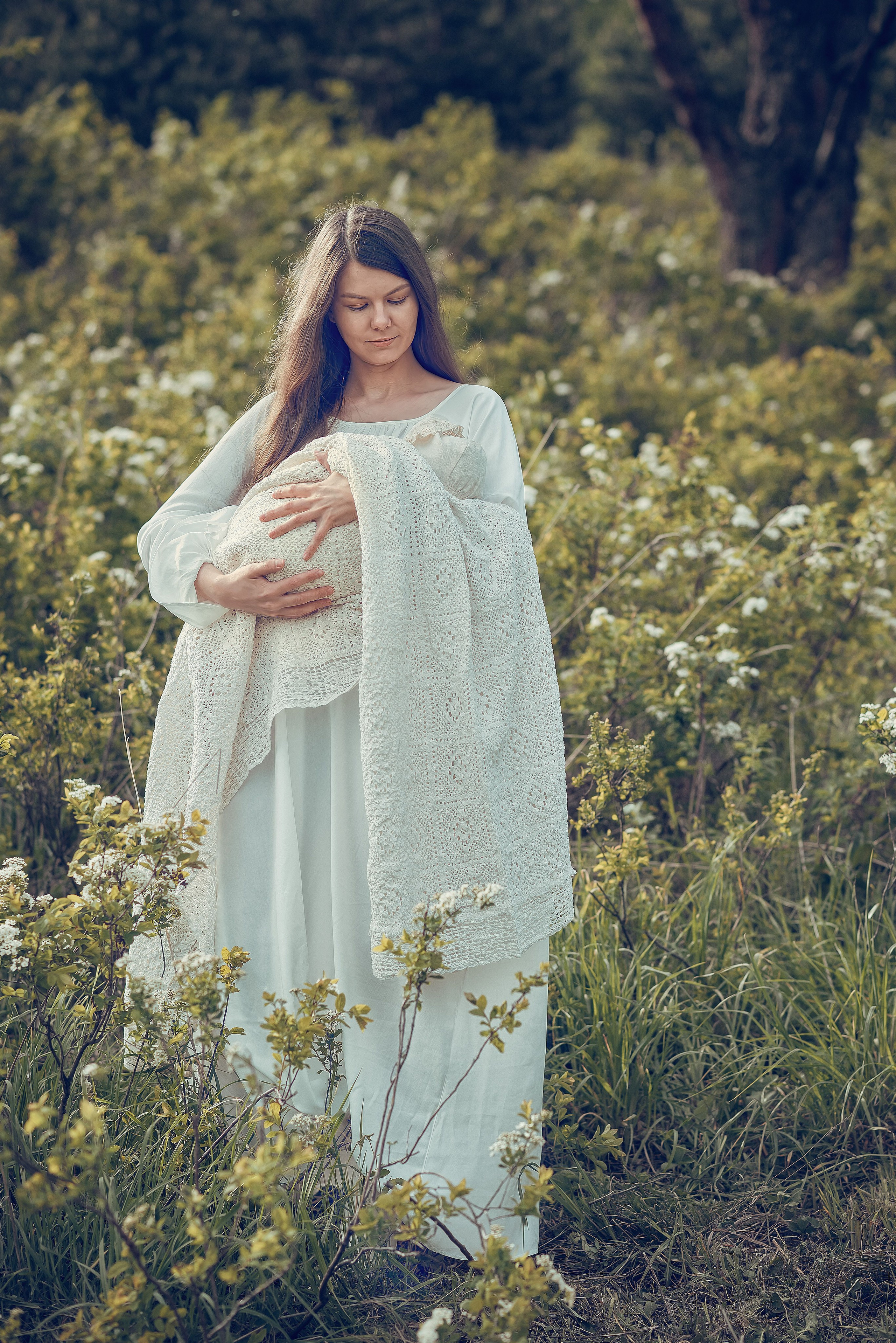 В цветущей спирее. Фотографы крещения/венчания  Красноярск Татьяна и Вячеслав Переваловы