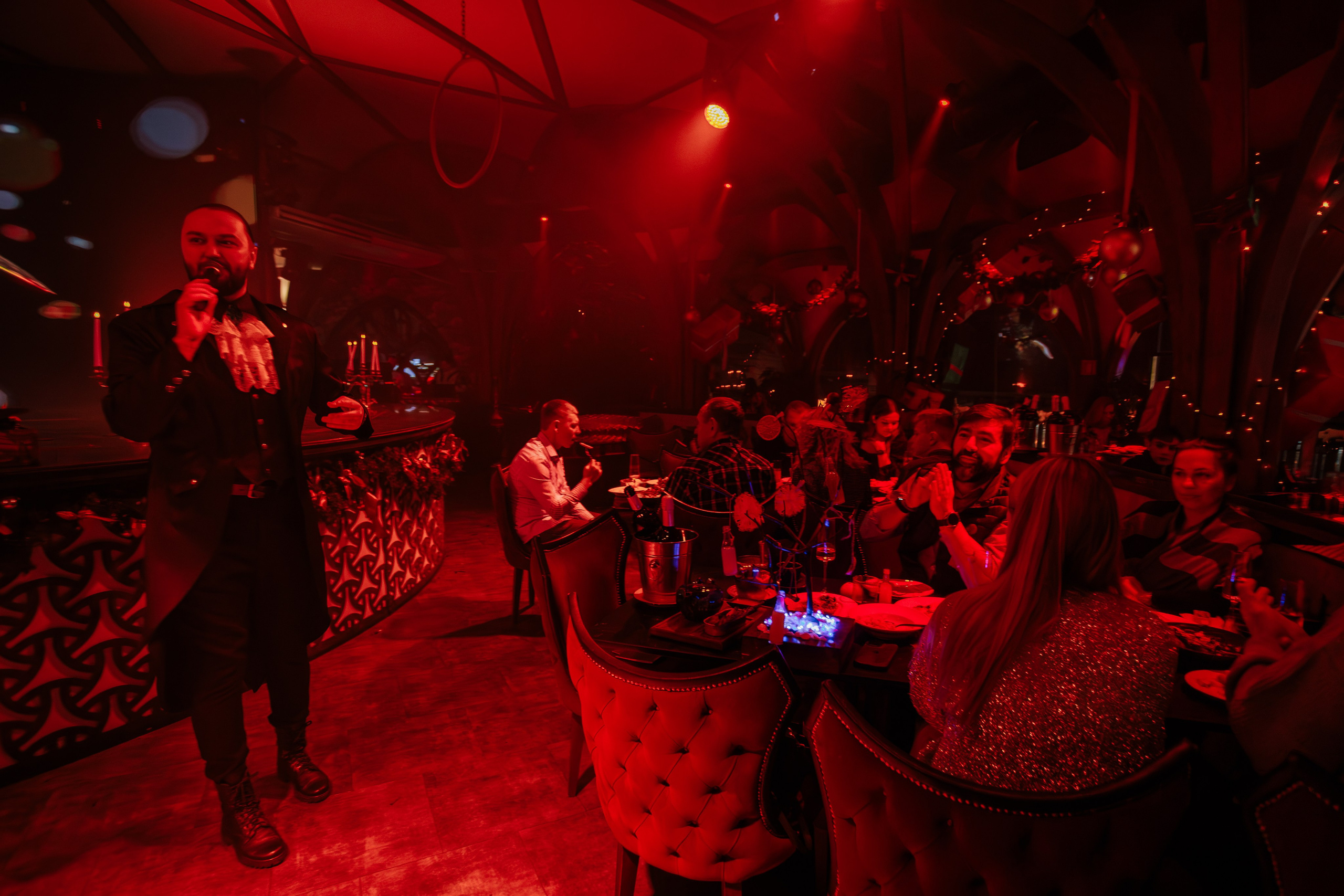 Новогодняя шоу-программа «MAGIC TIME» в PTIZZA BAR_Ялта_31.12.2025. Аминов Руслан | Фотограф